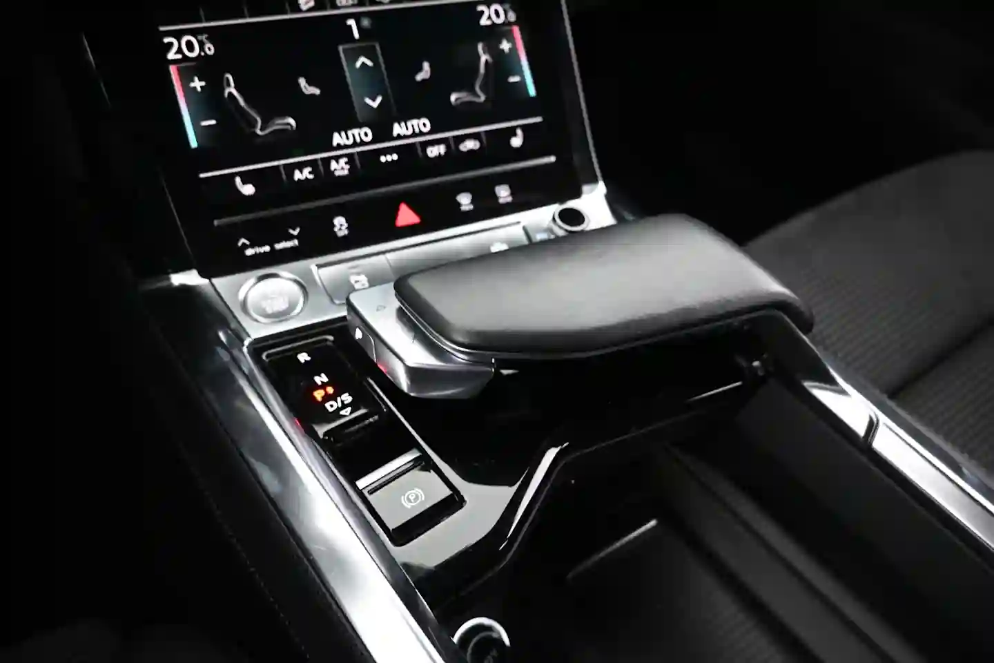 Car Image - 1DVlsTHozufysu1vHwMZIL