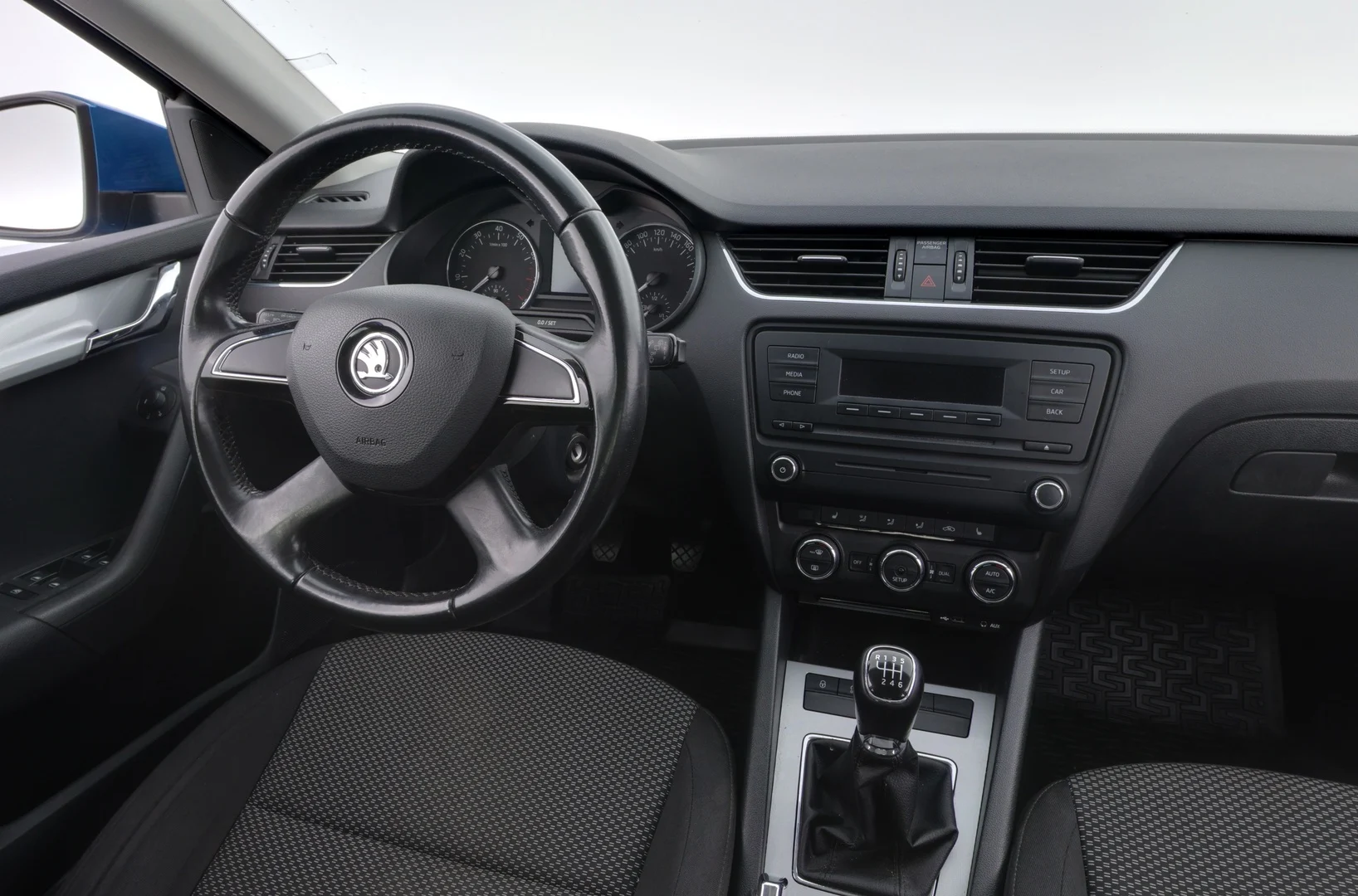 Car Image - 17Aoa3lr4v2MFnK8d3SO7C