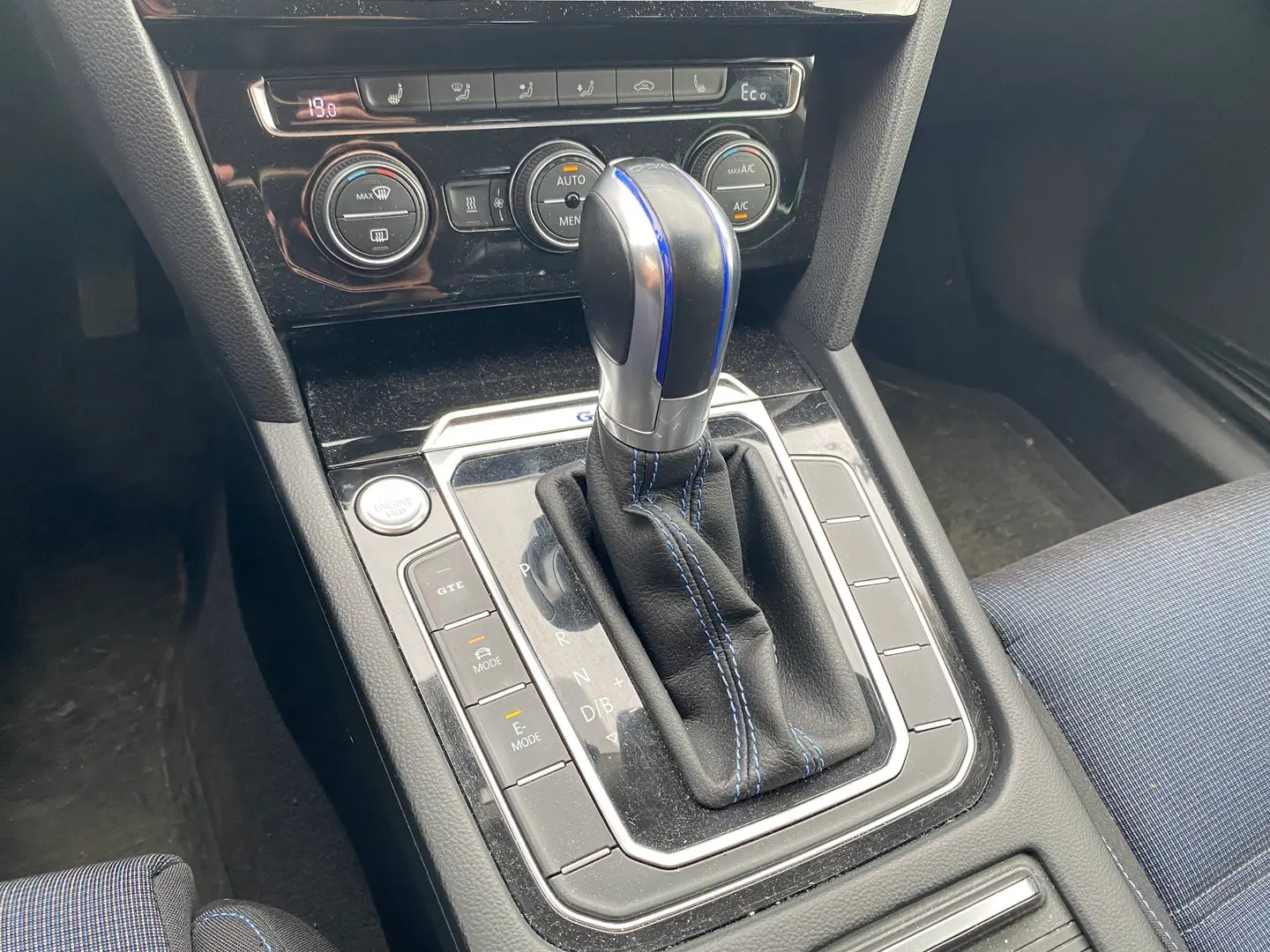 Car Image - zWCTa2t8R8PMMeJ0z7C75