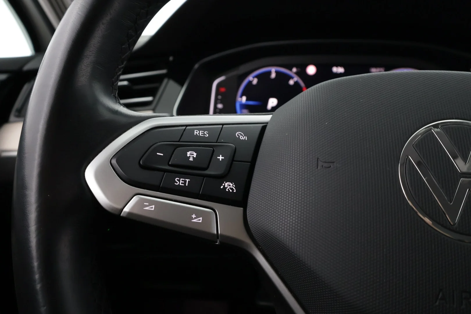 Car Image - dbpsPVn8iqfP5SgteeVfh