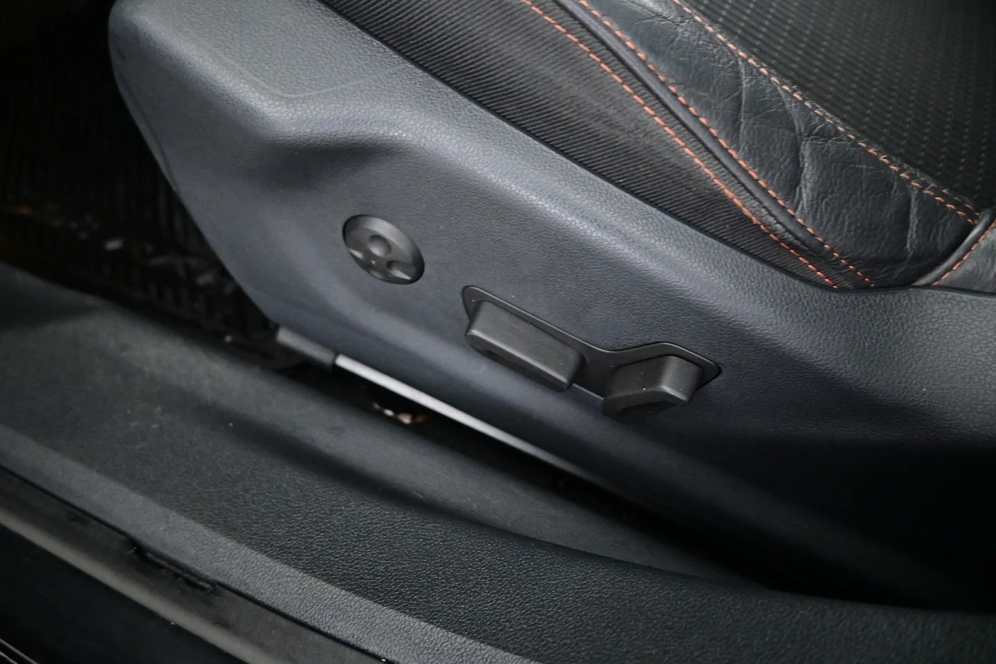 Car Image - 4Rxw3eQ6XqWsuXHgGU3myk