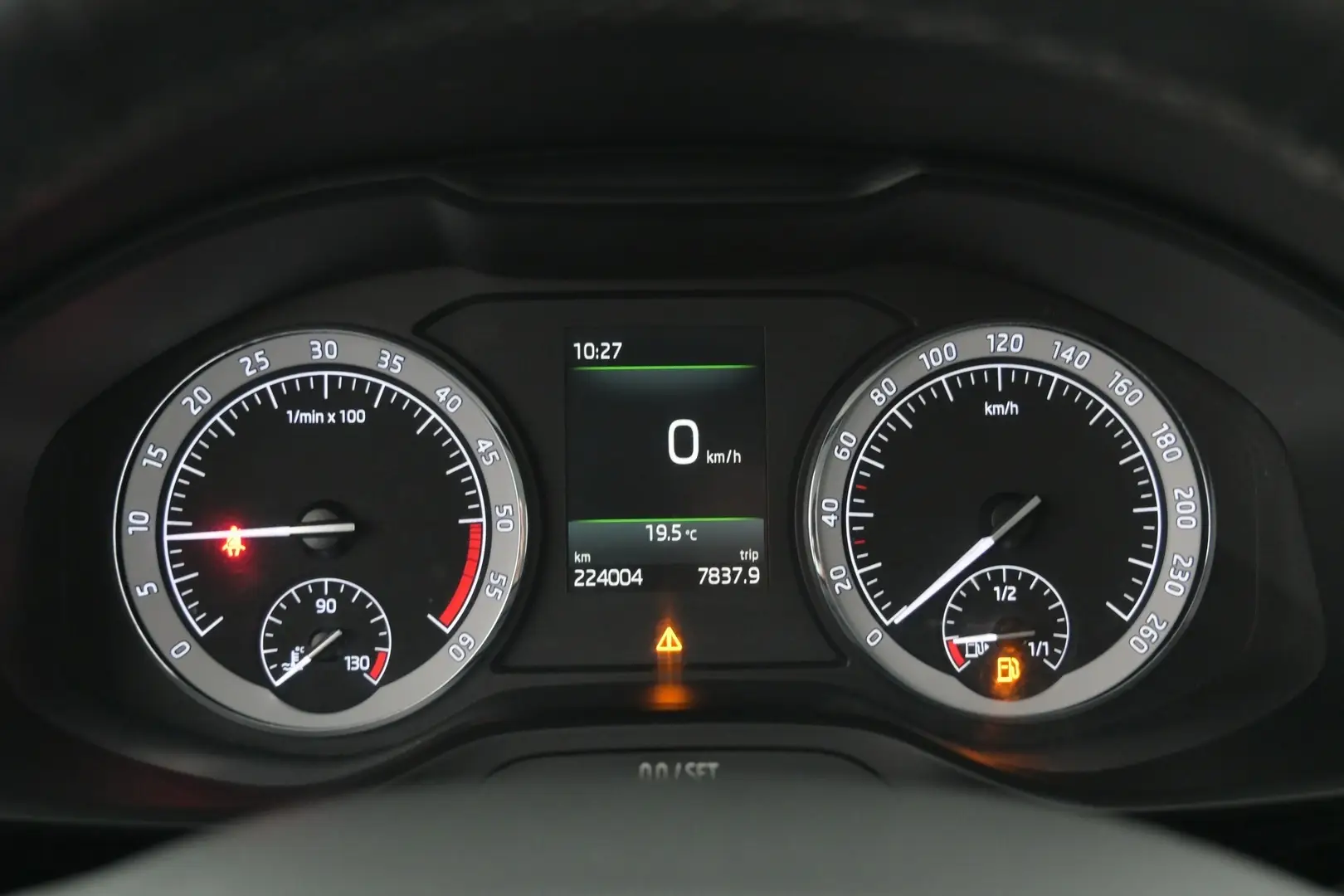 Car Image - 6VAlMILiVP9J8KbHu6L2pJ