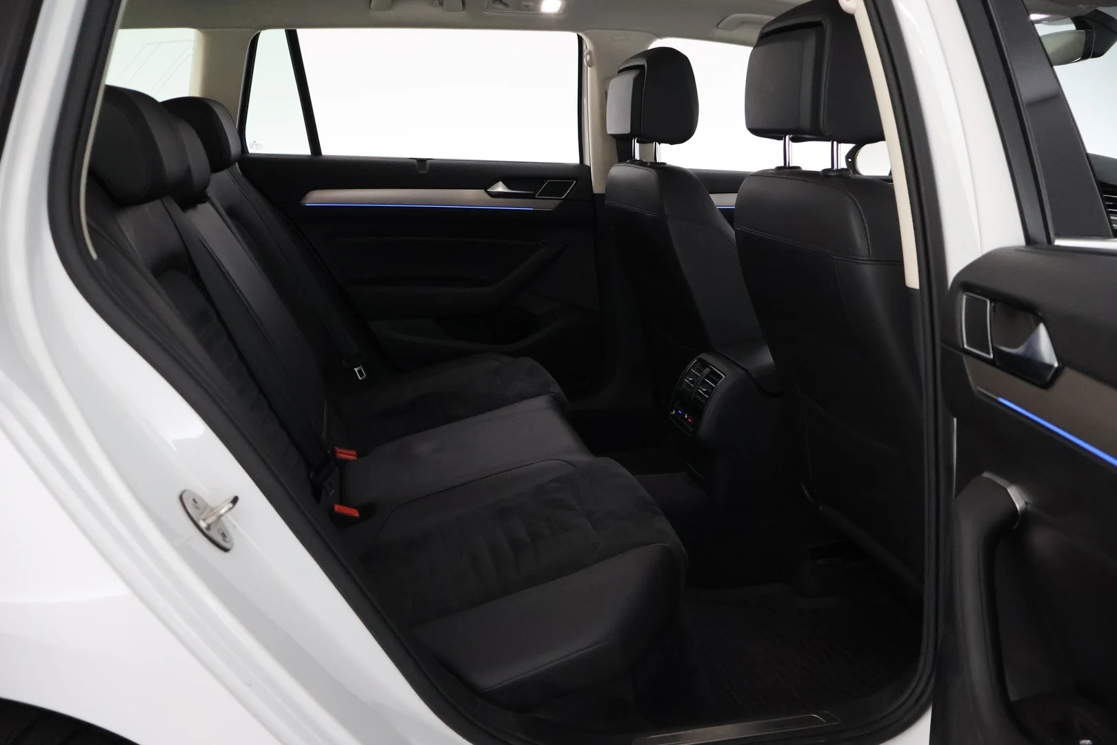 Car Image - NSDo8DdjIv3gfDPjlqTh9
