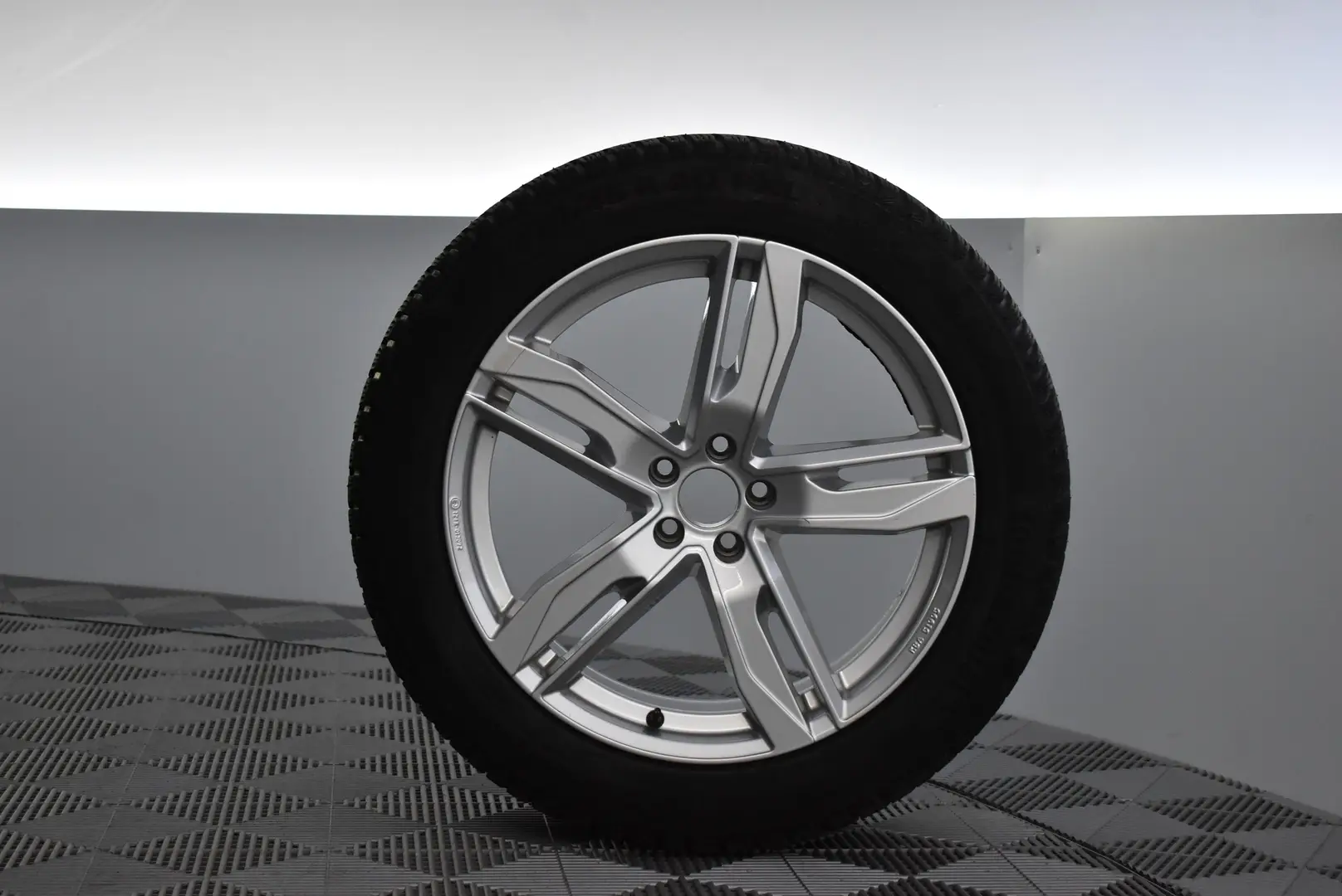 Car Image - gCN4XkbBXqFO25tAgJLjb