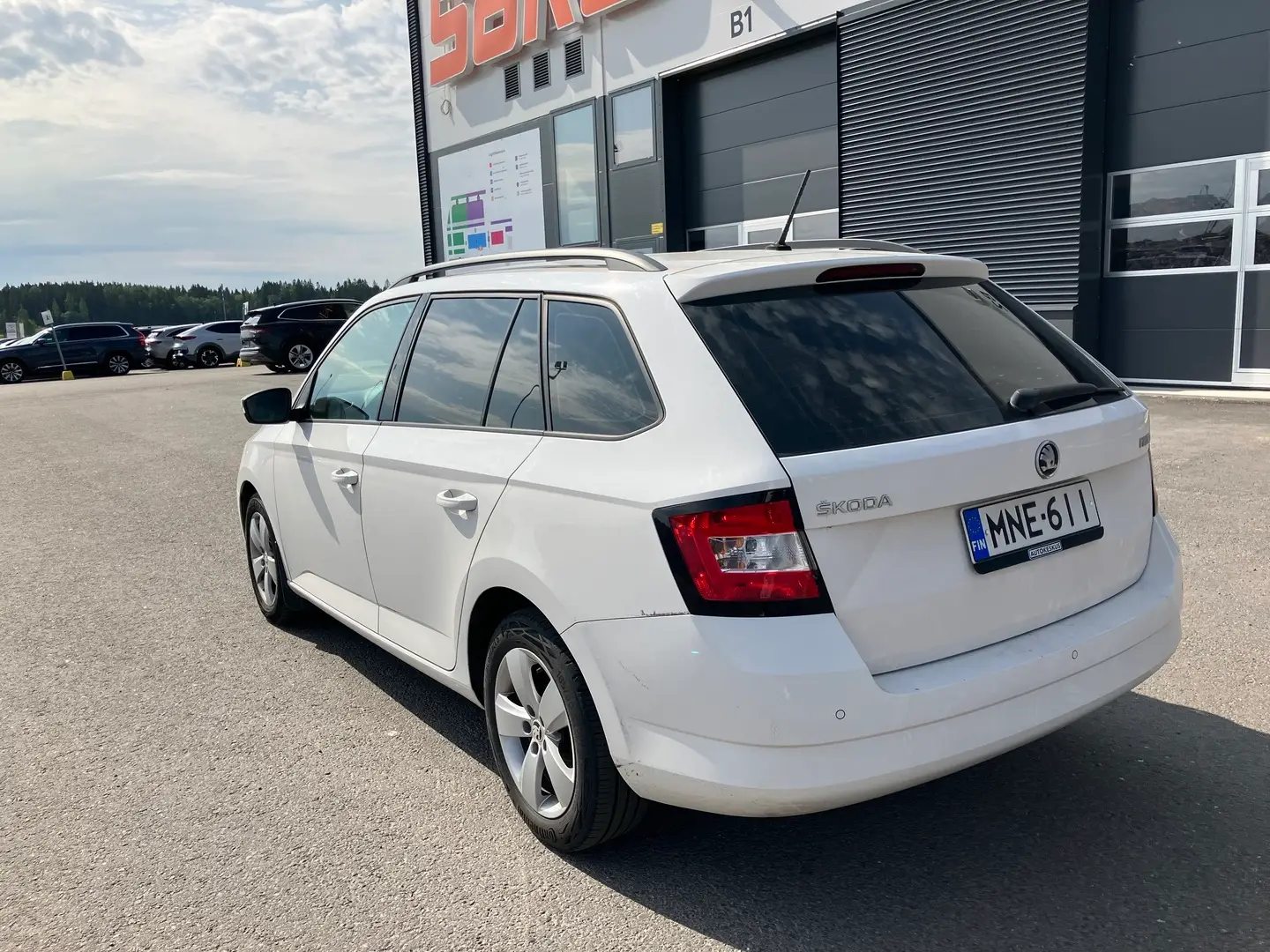 Car Image - 4uIGPJ7GUXjQOdWlKesXcy