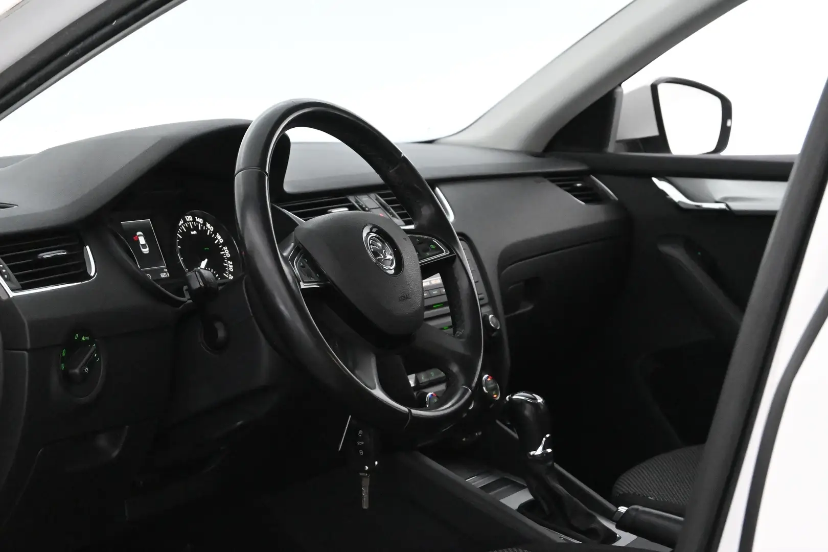 Car Image - 63QWKhyOR99r1KpbvjrjHJ