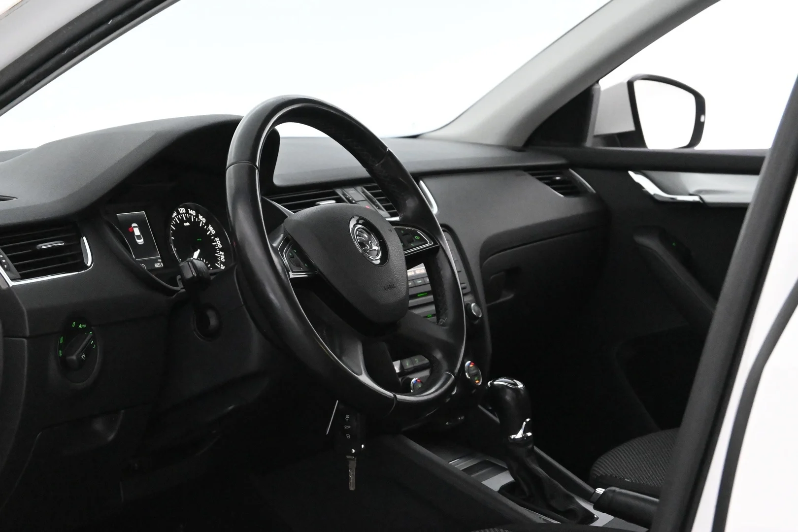 Car Image - 63QWKhyOR99r1KpbvjrjHJ