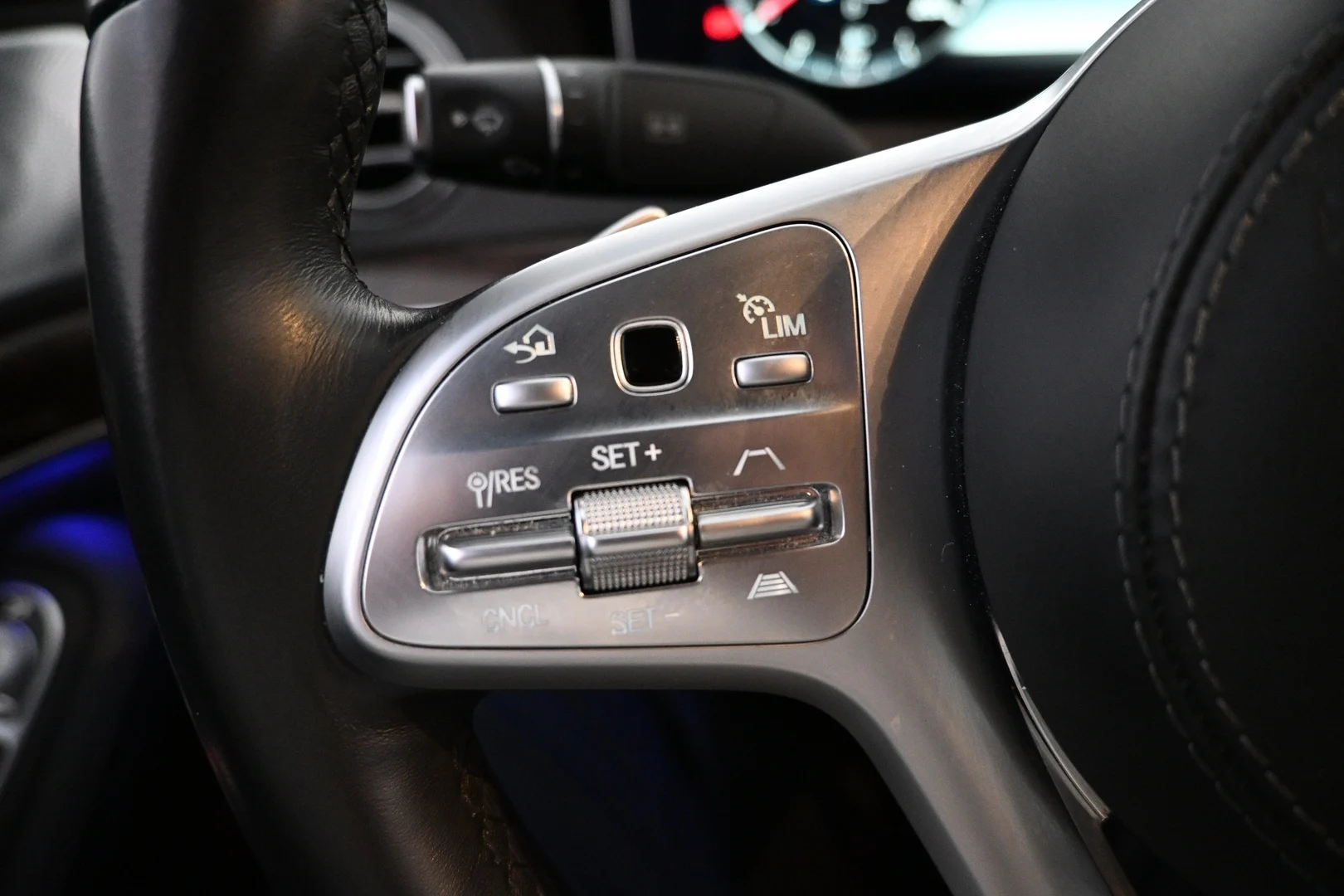 Car Image - 3U1zI9cXg12rbPdq04SogI