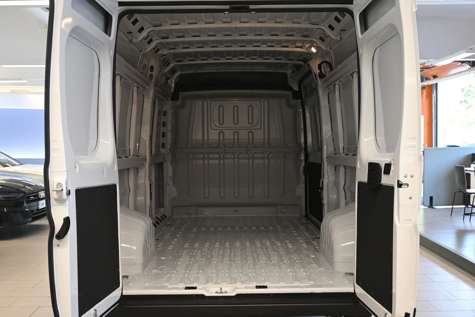 Car Image - 2XTcKjNKygbtHl8VPXEhwo