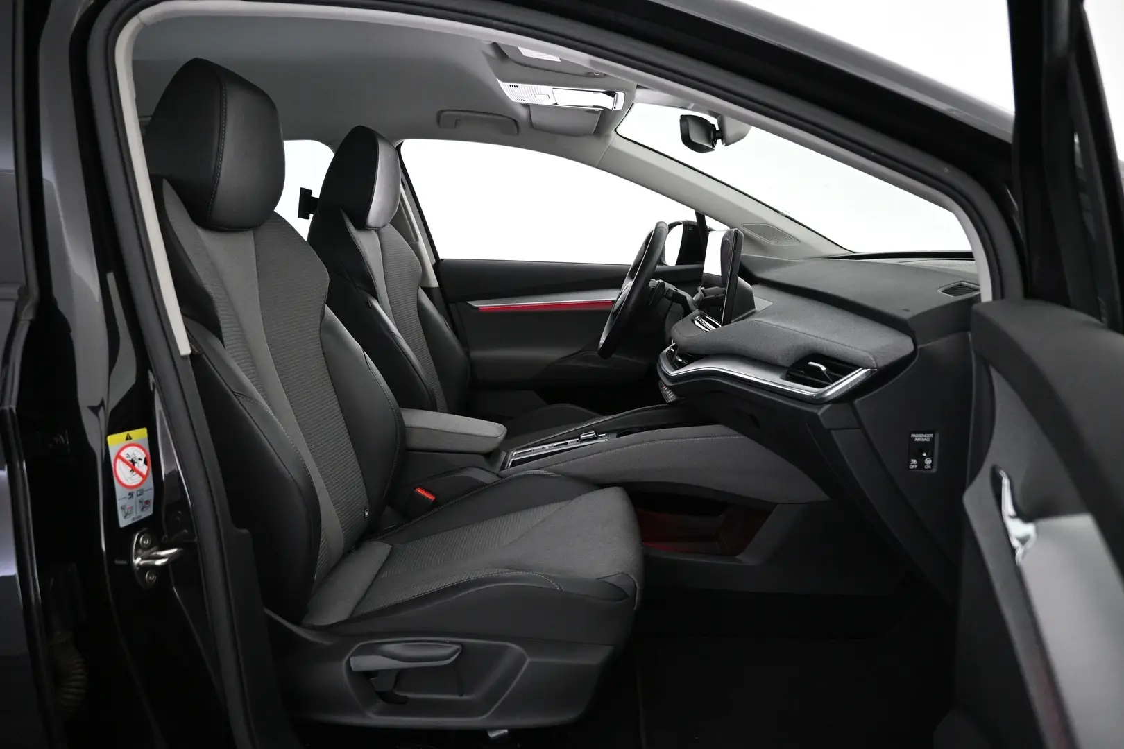 Car Image - 72OIXaNlhvexQblyhyBM9r
