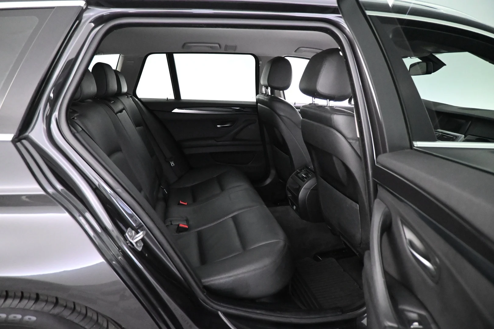 Car Image - ylDi04j1MnHKybXRwRsz1