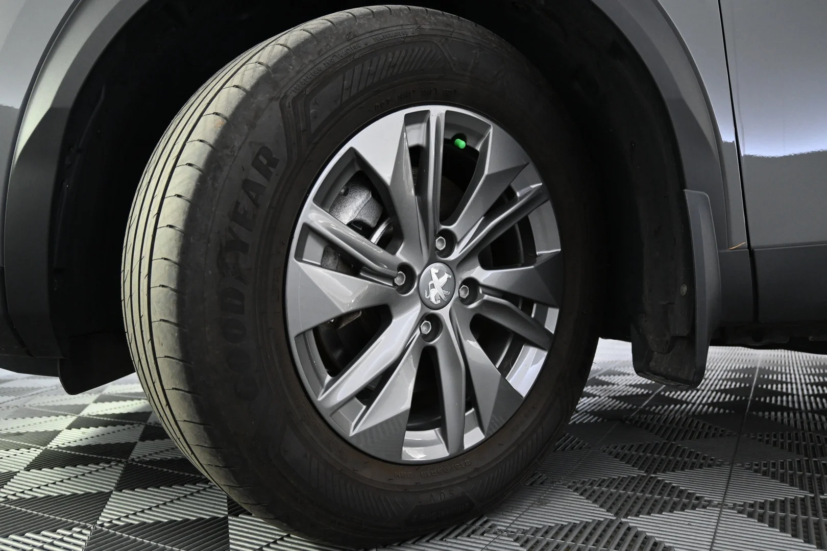 Car Image - NpmX379stcUGr8W1vAjVA