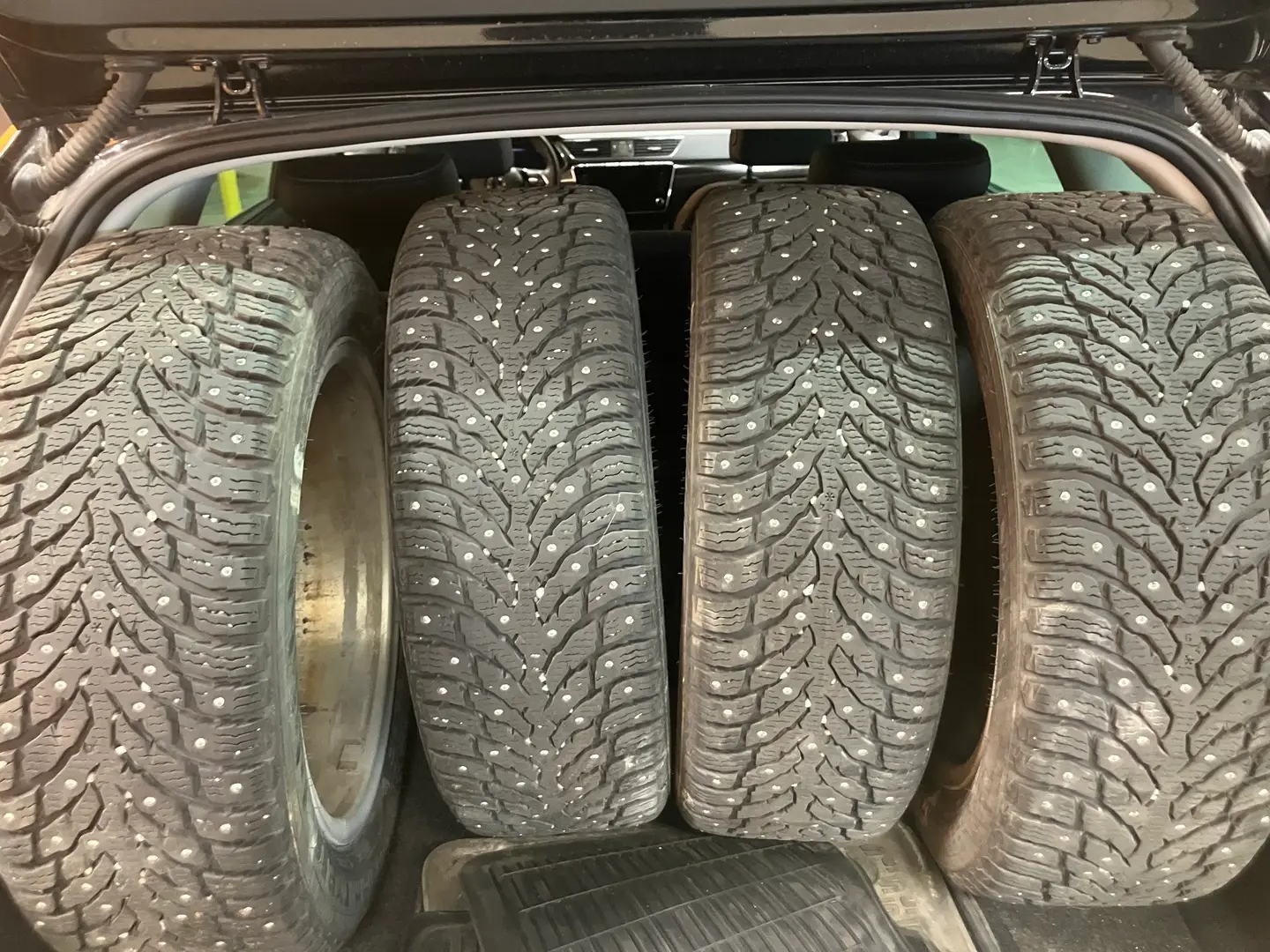 Car Image - 7Gx5Y3WQkpWB7JmkHUjuTN