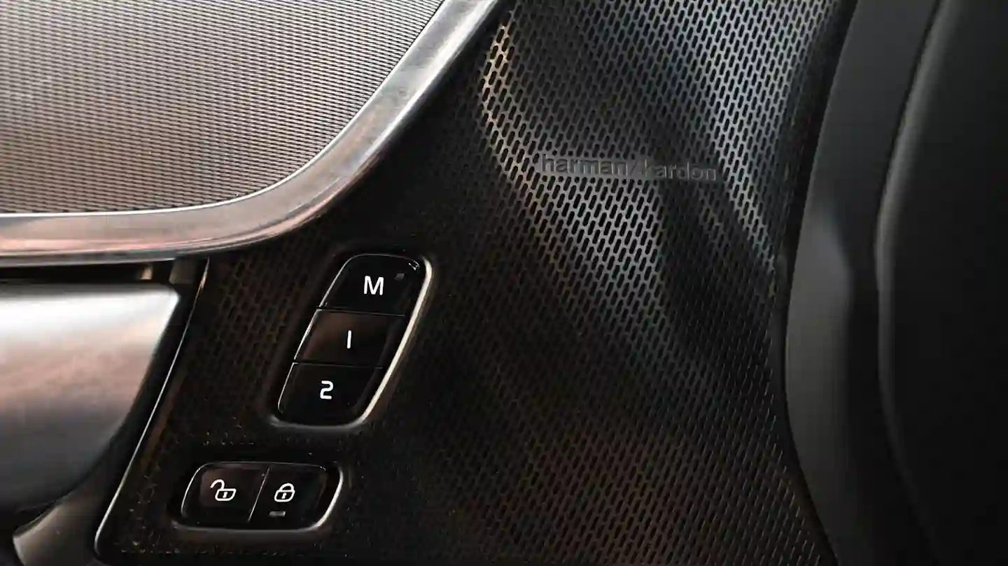 Car Image - 7uA1qSiMrZqz8cOSy1V6cZ