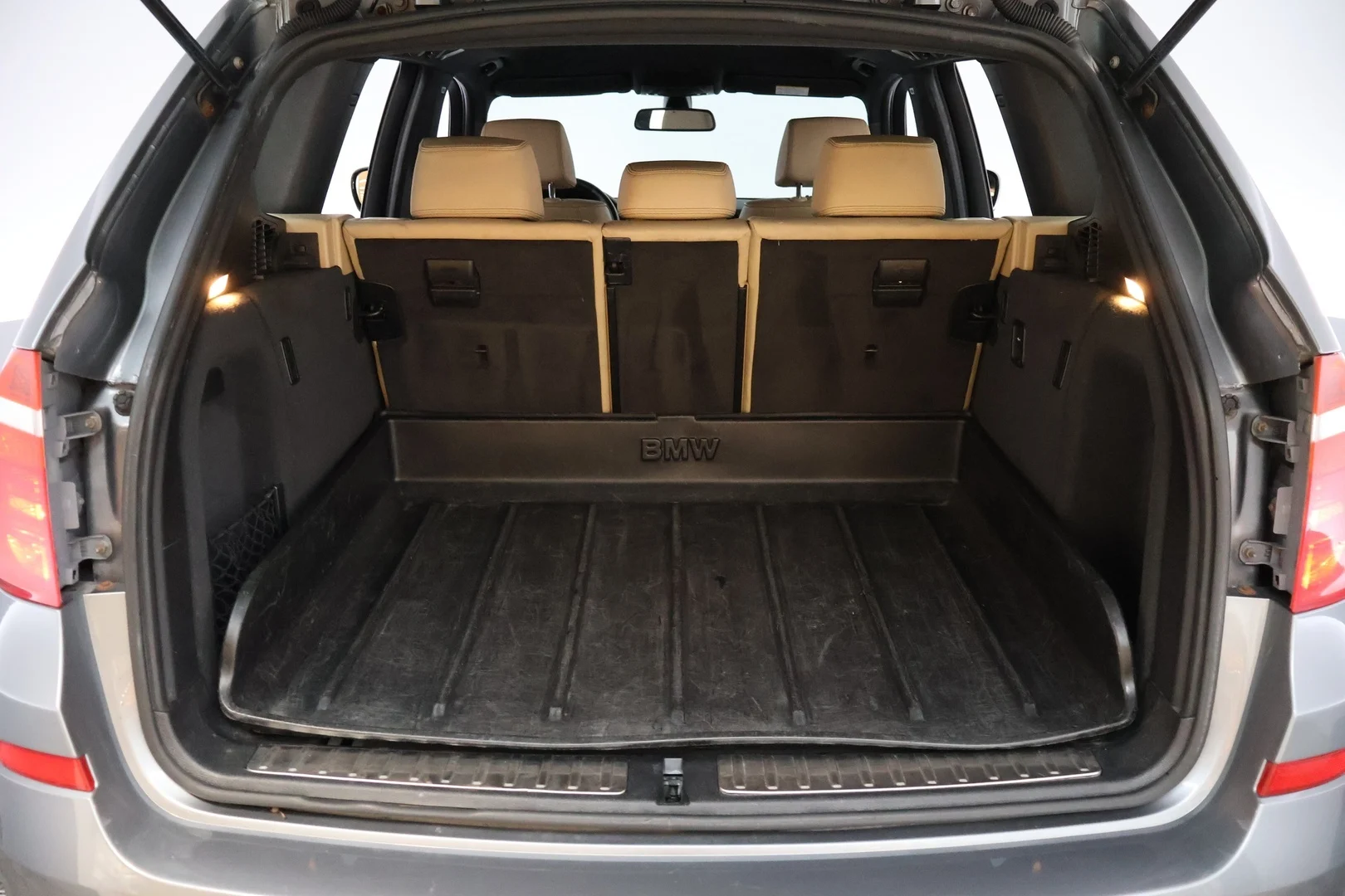 Car Image - 3dQp2xOTdCfOHHJikslRm1