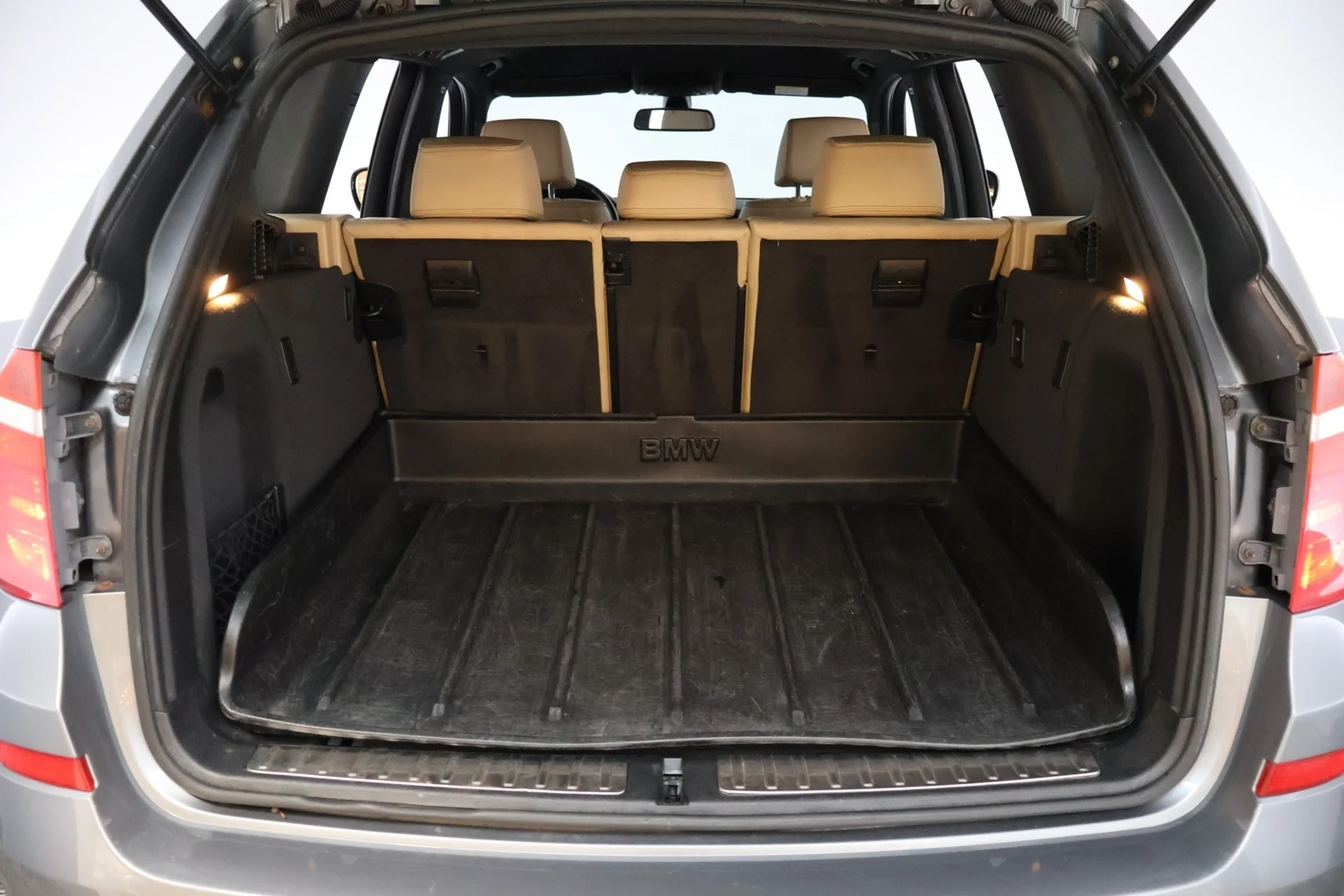 Car Image - 3dQp2xOTdCfOHHJikslRm1