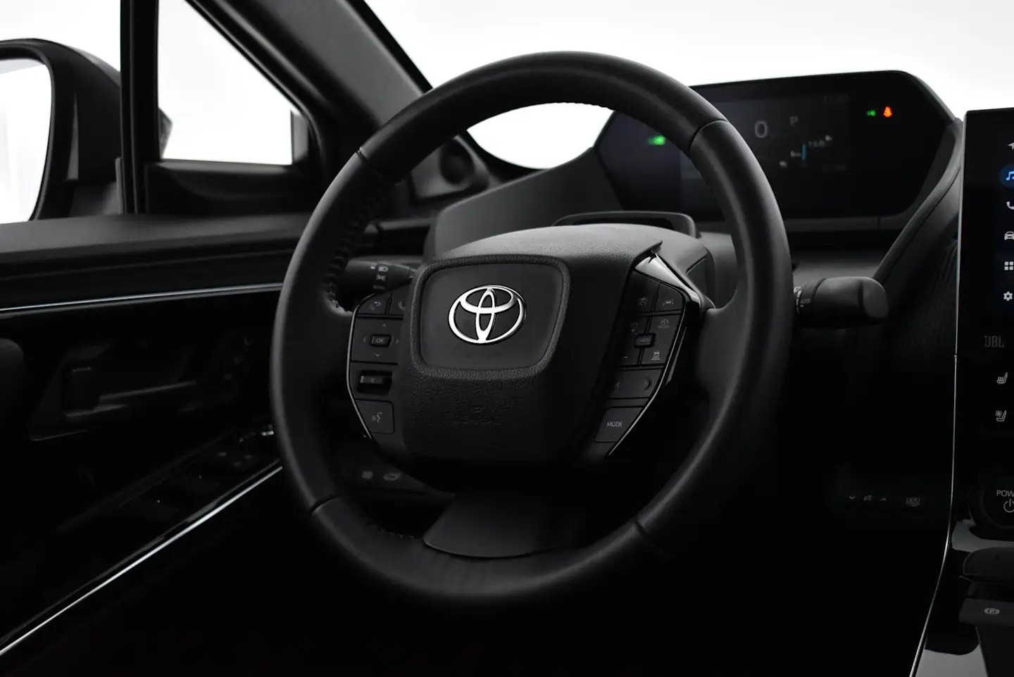 Car Image - 39J1SLYLeAf1WLSjpZKFYD