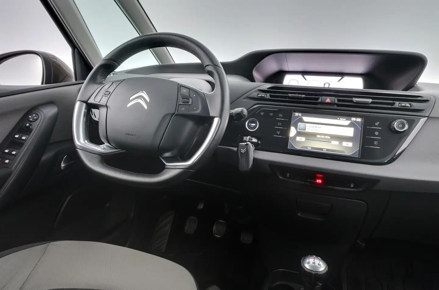 Car Image - 3AadOA5iGREurZoXprio68