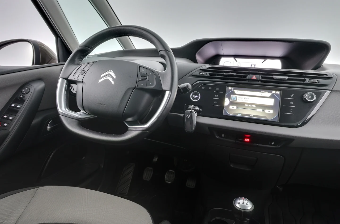 Car Image - 3AadOA5iGREurZoXprio68