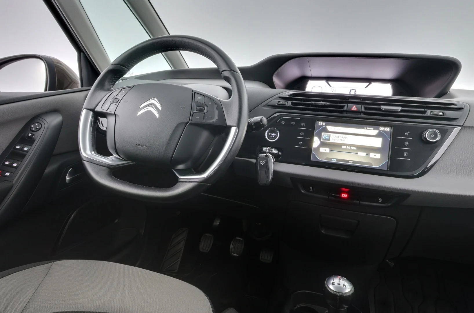 Car Image - 3AadOA5iGREurZoXprio68