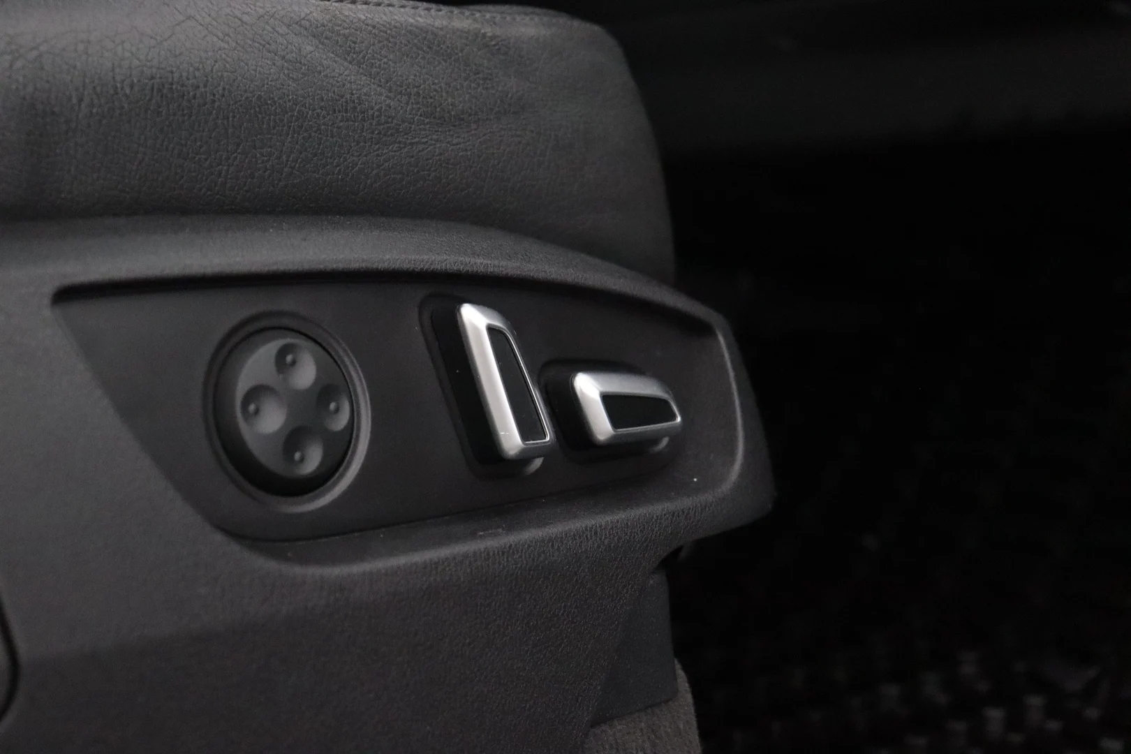 Car Image - 3Y08WY1eGKYyUMIyKKm2v8