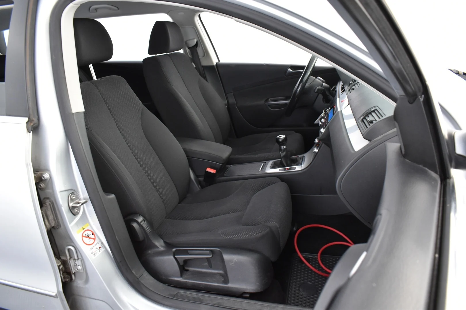 Car Image - m92p2JANfFk8DkiIigsLH