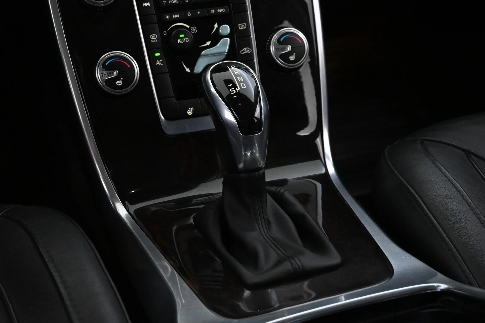 Car Image - 4yEr757Z26iNFGoa9sbzdj
