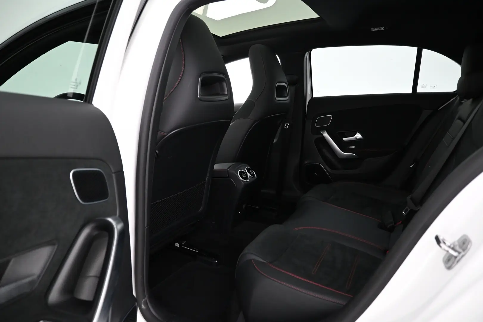 Car Image - 43PQeRfXP39OisKjF8hBln