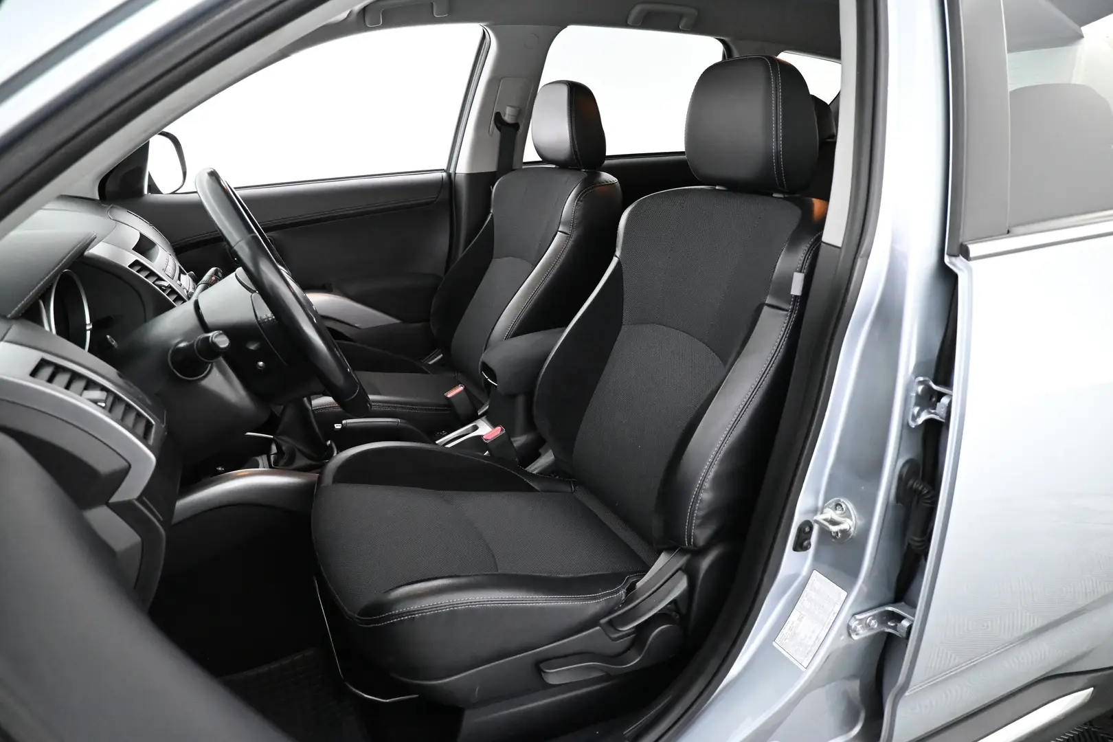 Car Image - 6SB4z3mt2Fi9vzv4GzrEbW