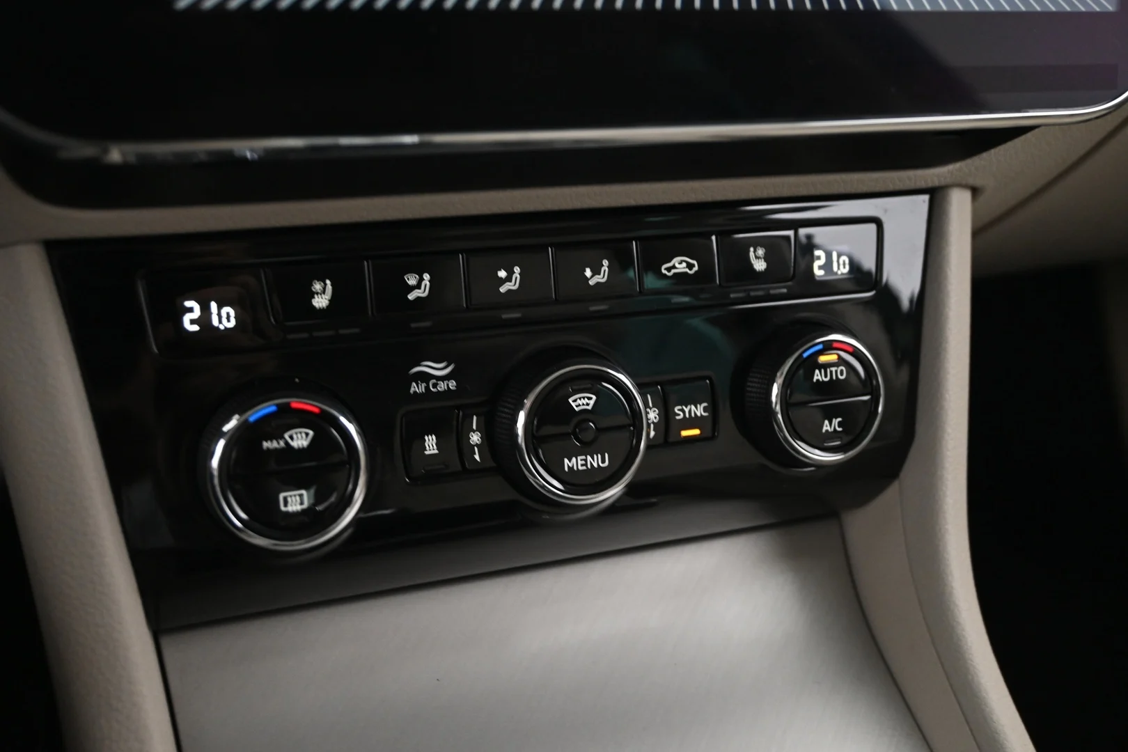 Car Image - 5DzKoQEoITikNUdKkn0xR4