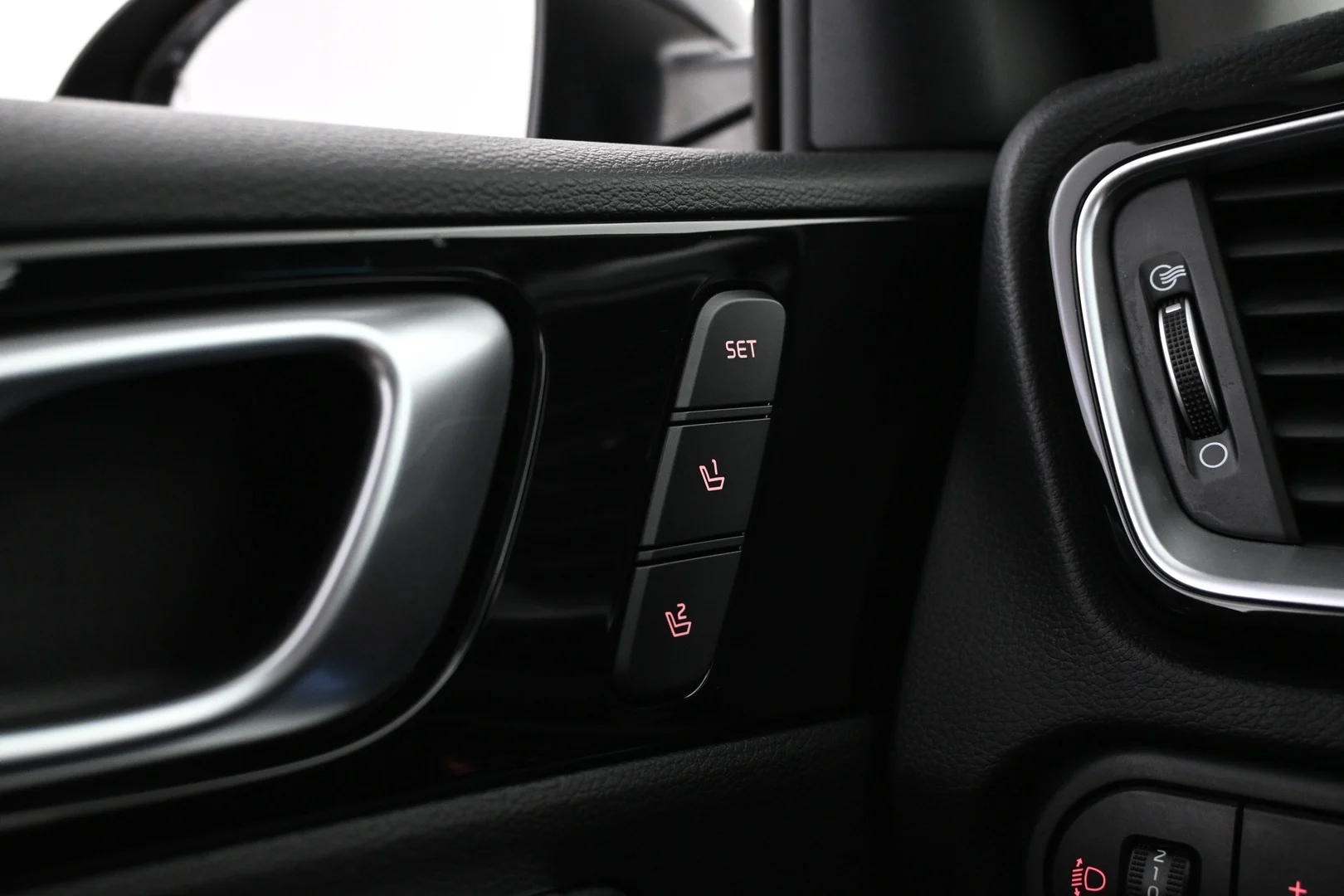 Car Image - 60d5cS7XGvJtjFBf87bi9Q
