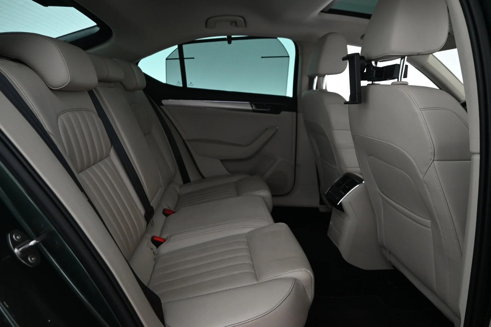 Car Image - 5DzKoQEoITikNUdKkn0xR4