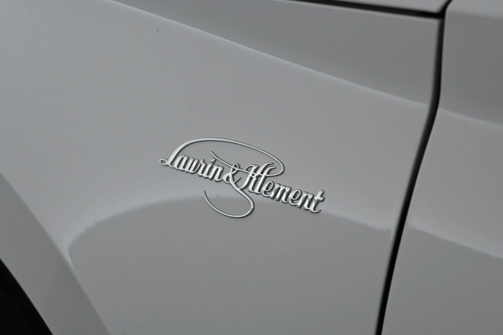 Car Image - 7psH3zEc7lvl0AlSPp0YVG