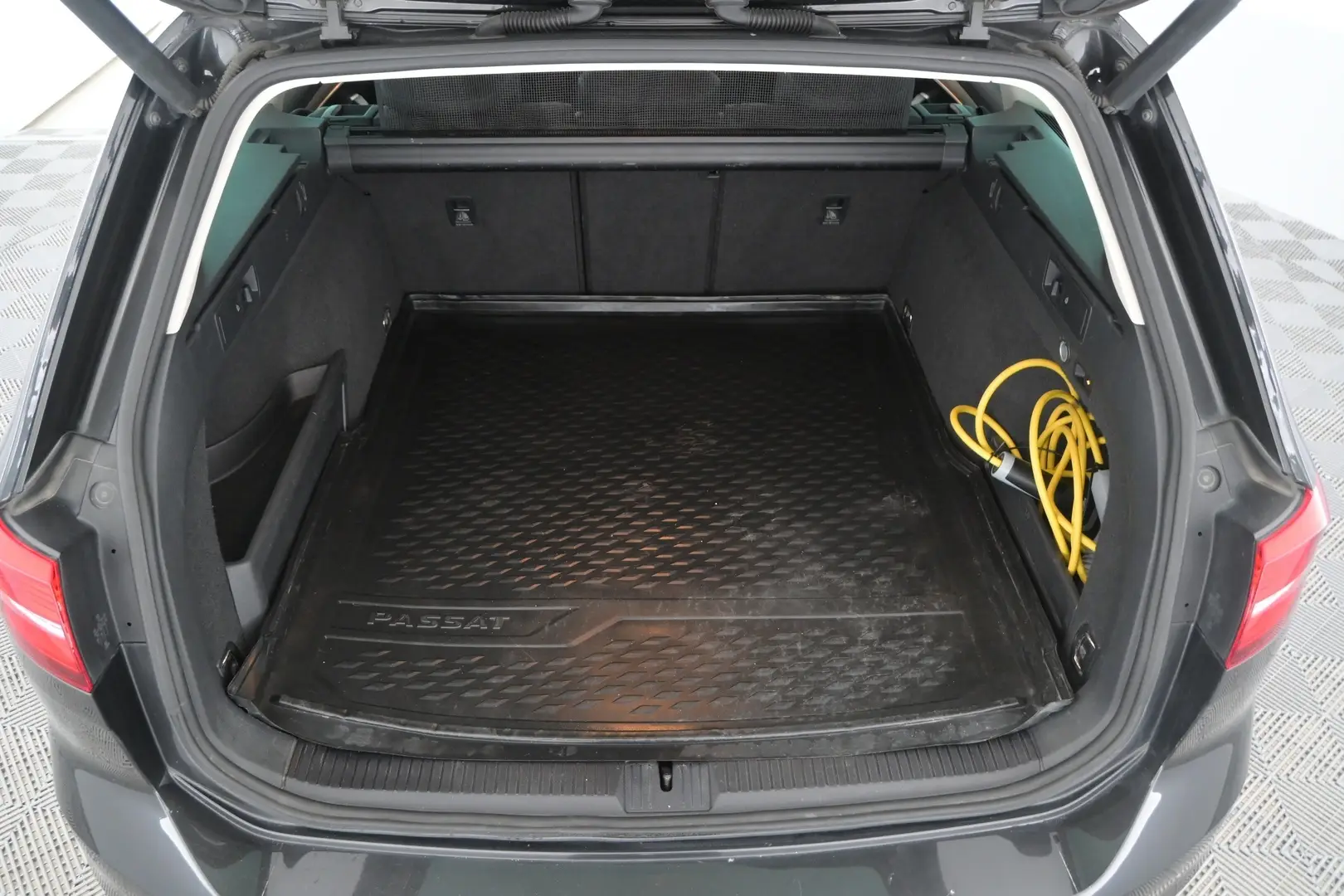 Car Image - 6SVpV2hiP0aGTcV6n4E7Qf