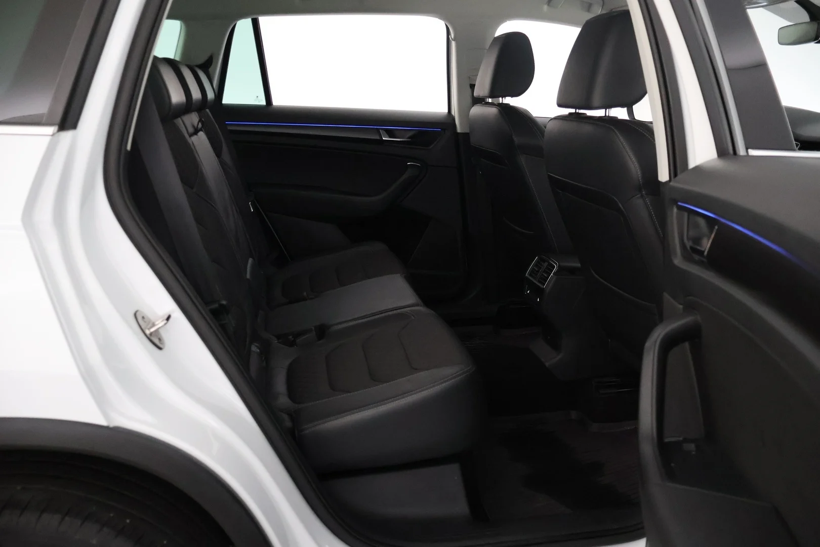 Car Image - 6RBc7ZNRr47uSJA3DQgT5X