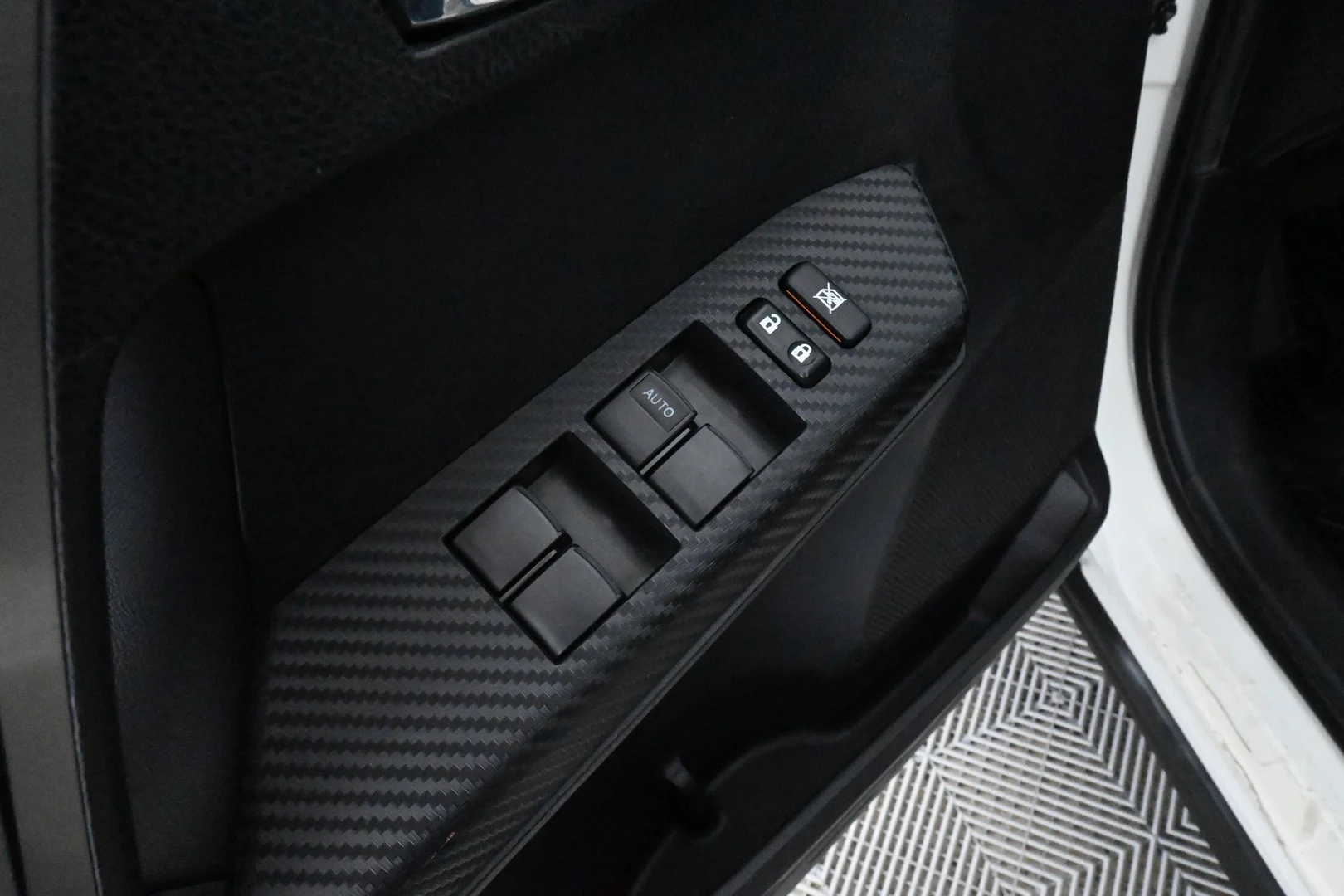 Car Image - 1XOsB2JFTyRvVx9mcamr8T