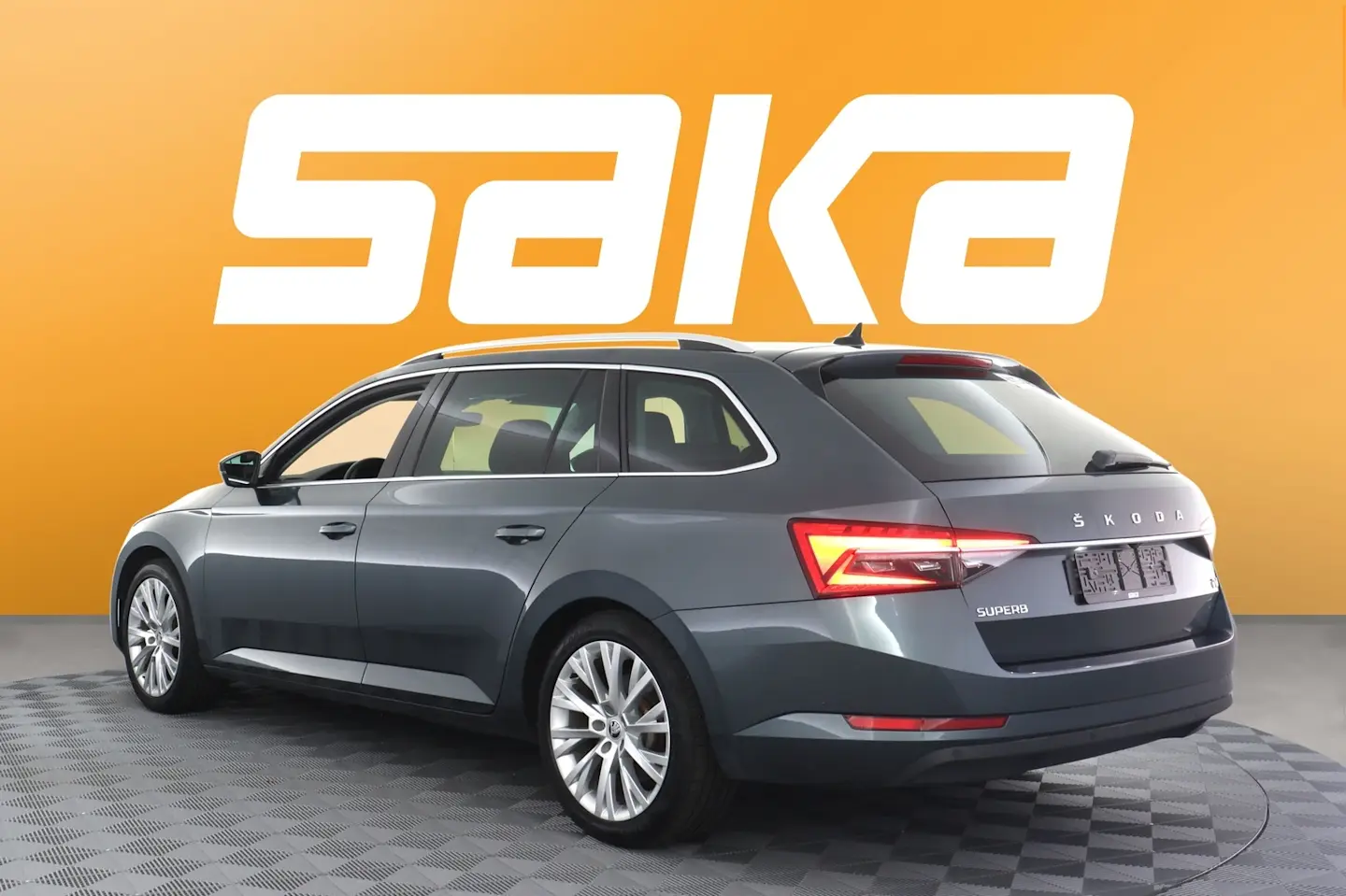 Car Image - 18XN1WL3c4vSF55U1BgOzL
