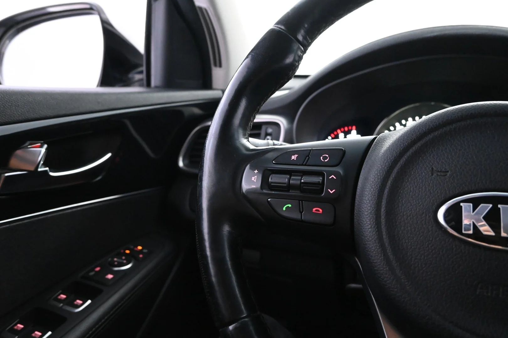 Car Image - T3XRw1AgwXQA81z2bziRC