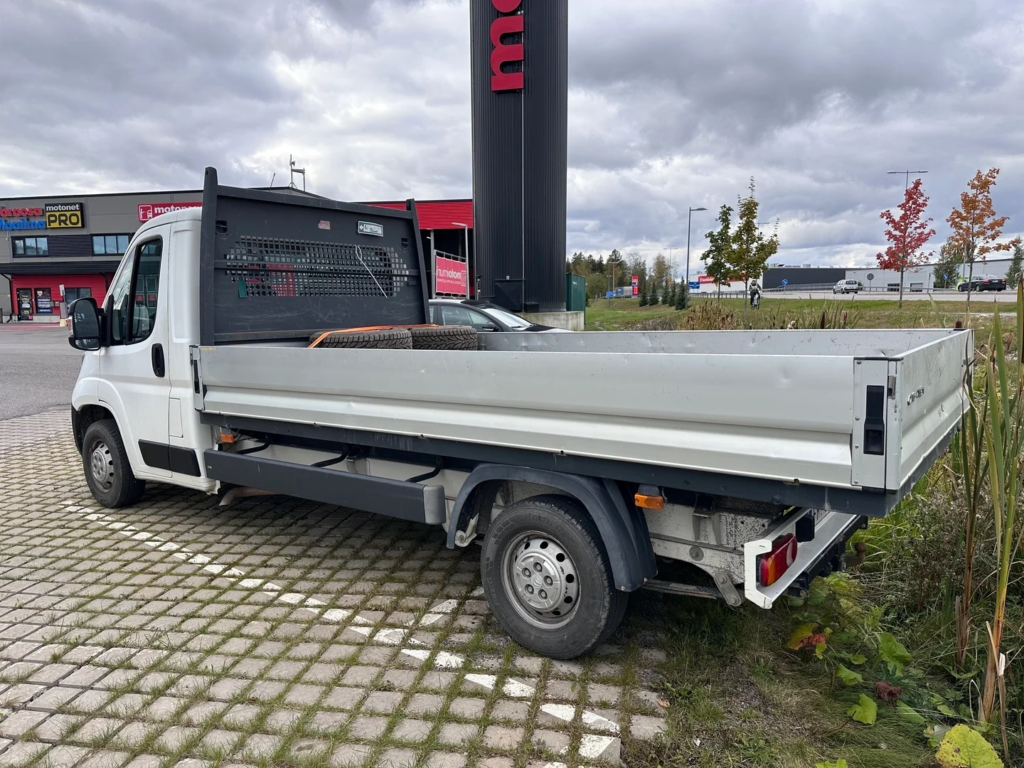 Car Image - 30VnWbey2fVLC9UMfCBZ9n