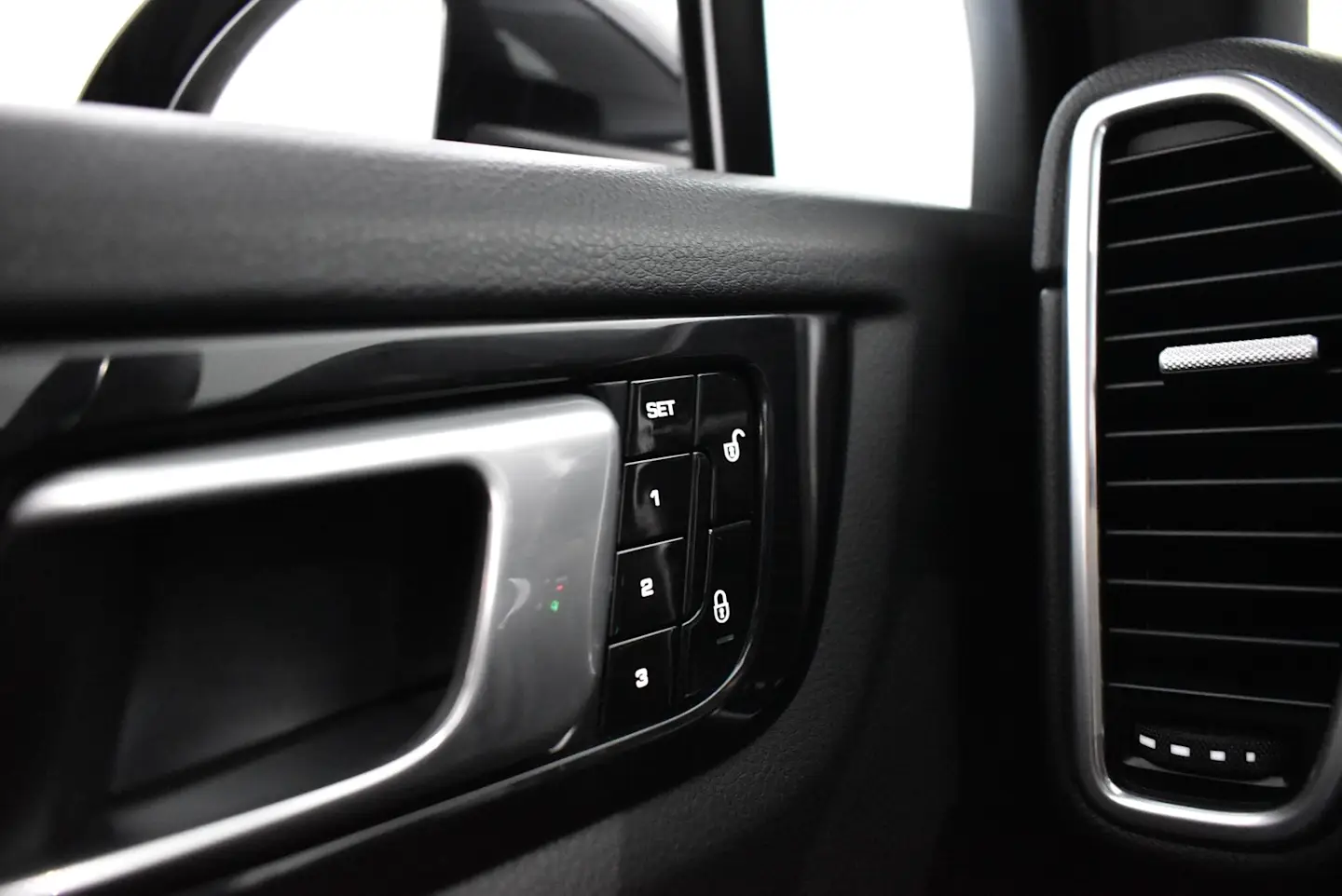 Car Image - OFViQaBzb7KNjGehXVQHg