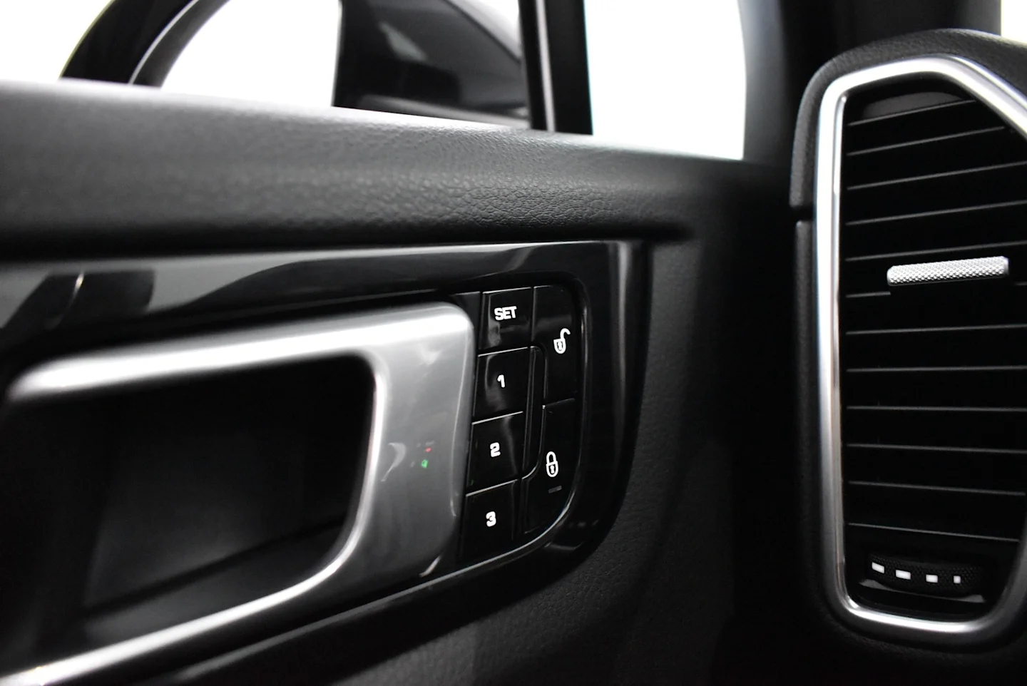 Car Image - OFViQaBzb7KNjGehXVQHg