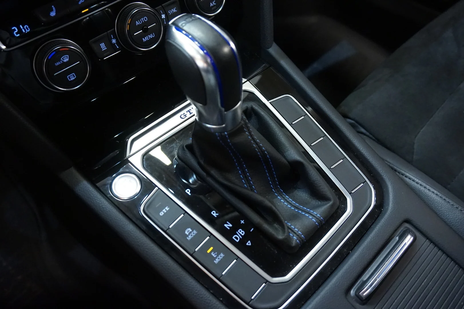 Car Image - h4SpNEH35L6WTqGa37fQg