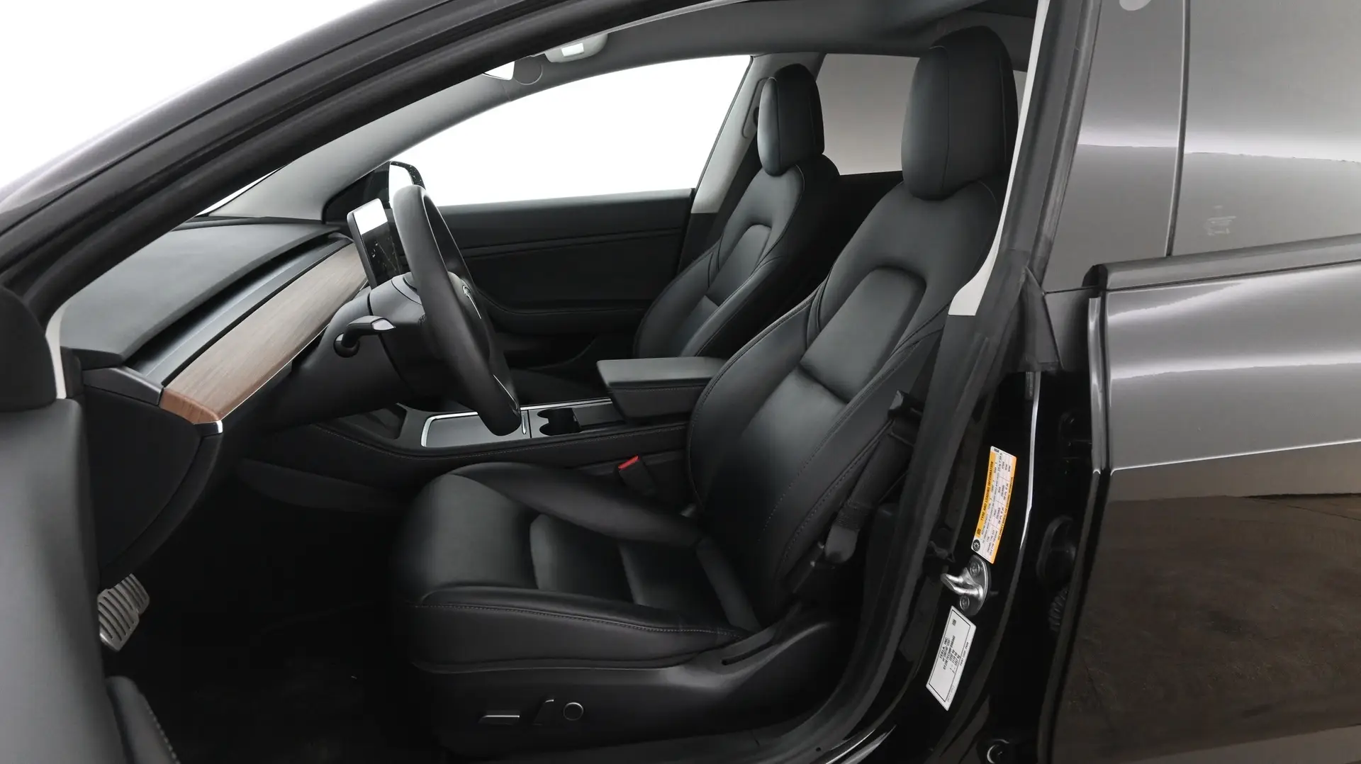 Car Image - bOziGw7ZeOhS8h8B1x1Bv