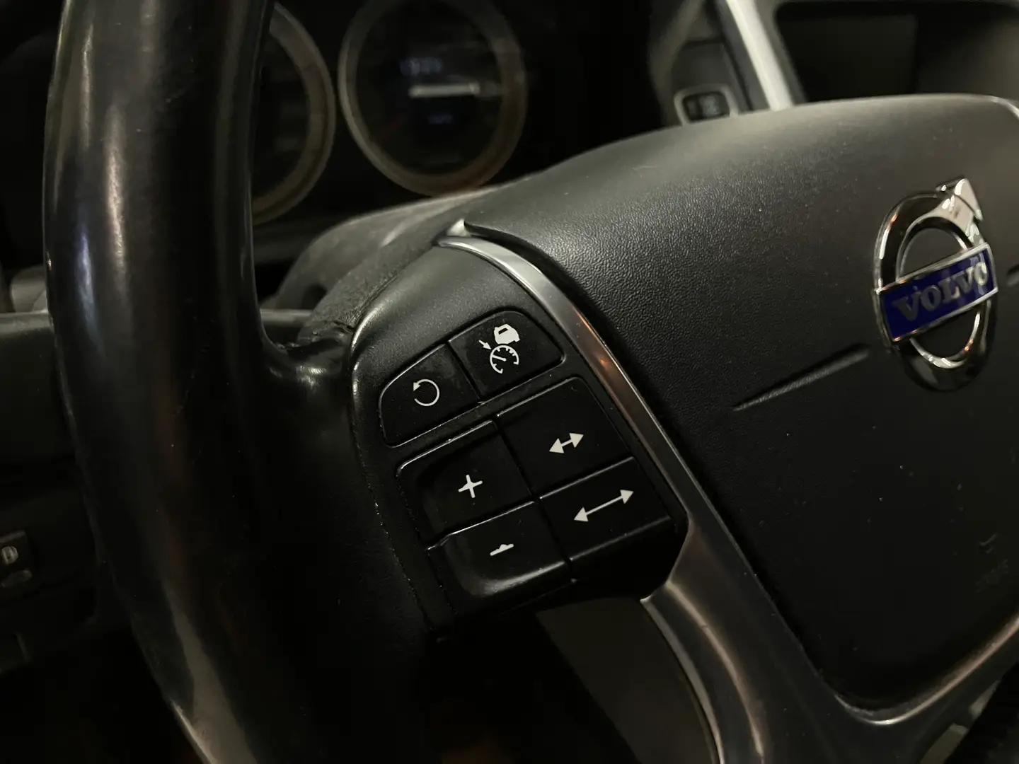 Car Image - 4hk3EM04AYzVLF725hr7um