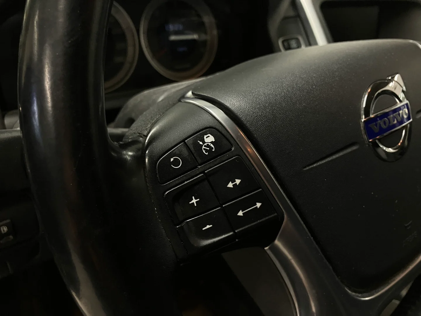 Car Image - 4hk3EM04AYzVLF725hr7um