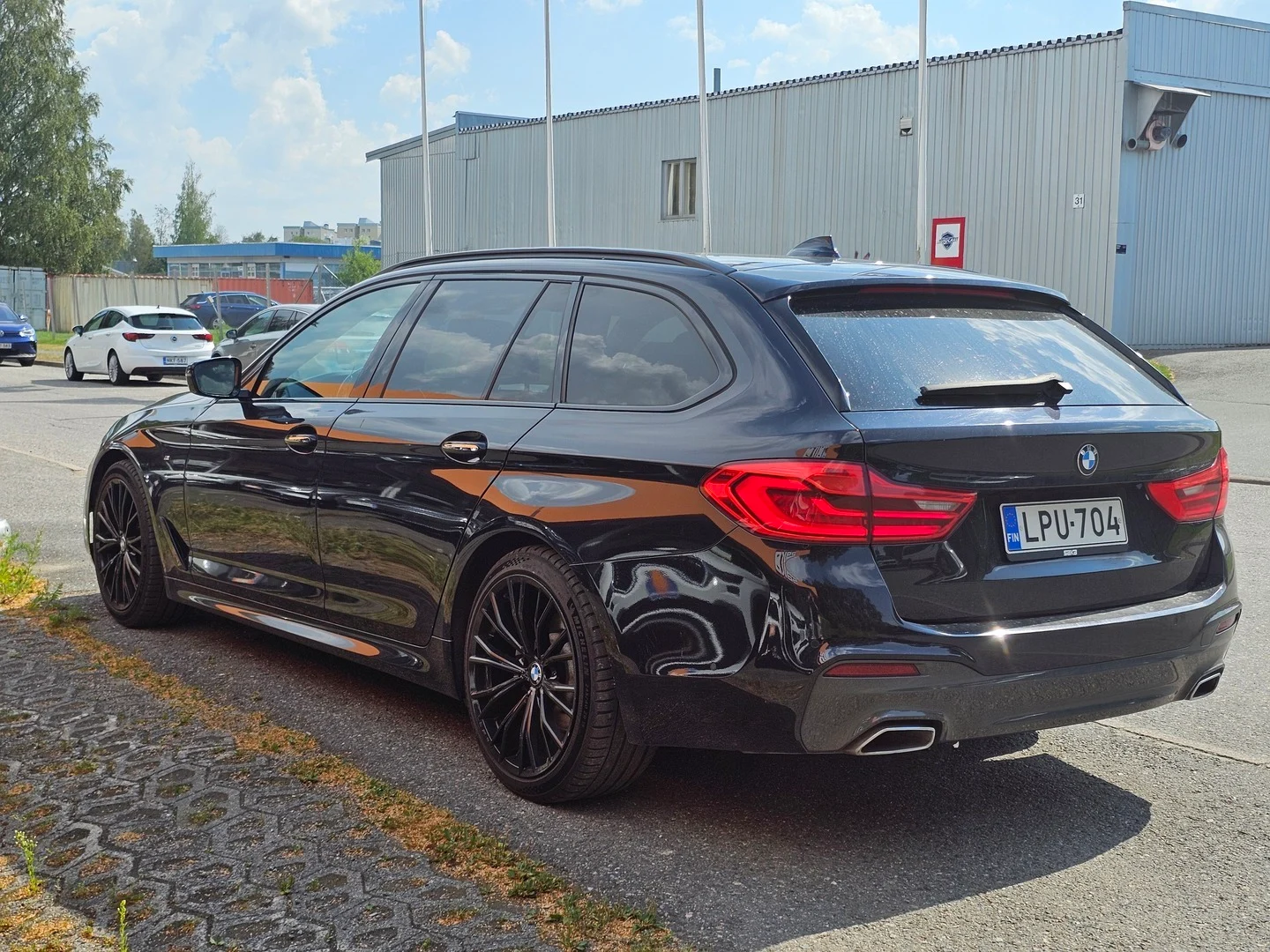 Car Image - 1bwbZG7UxXI9PpVWzCwXOI