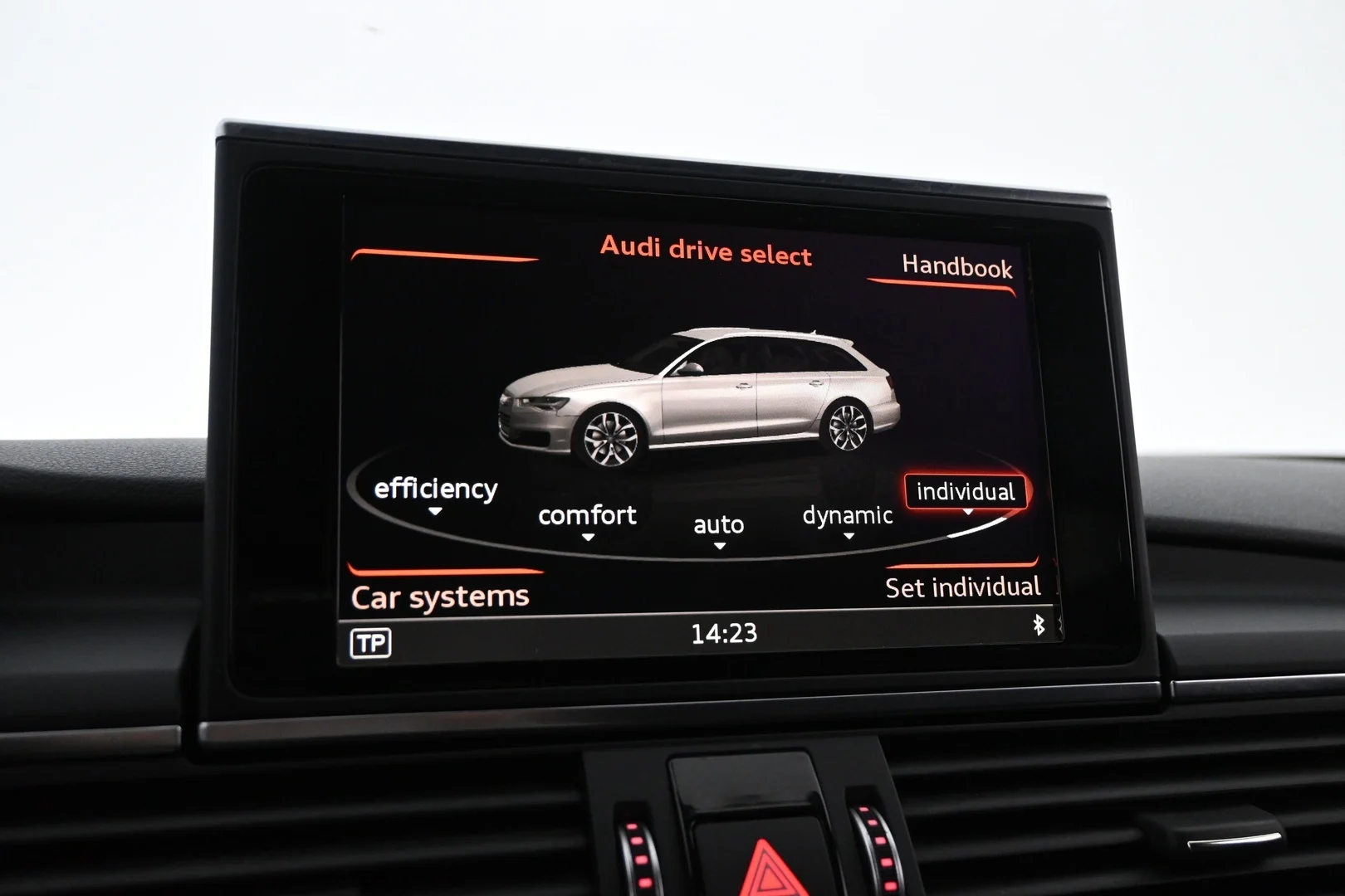 Car Image - 4hCNQuaXnugBzlltK8wGor