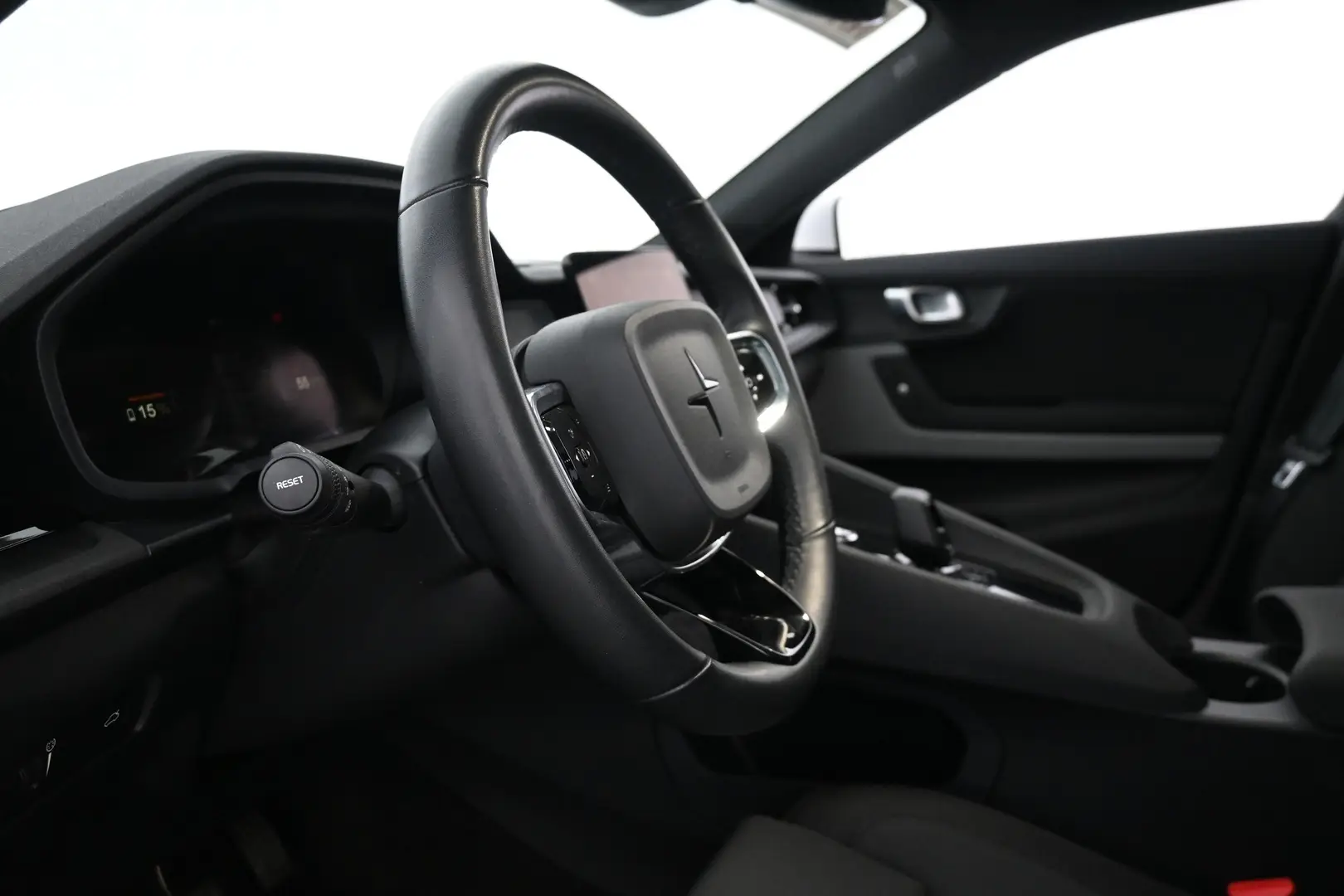 Car Image - 1LzhR75lq3iowIiMkKJmlZ