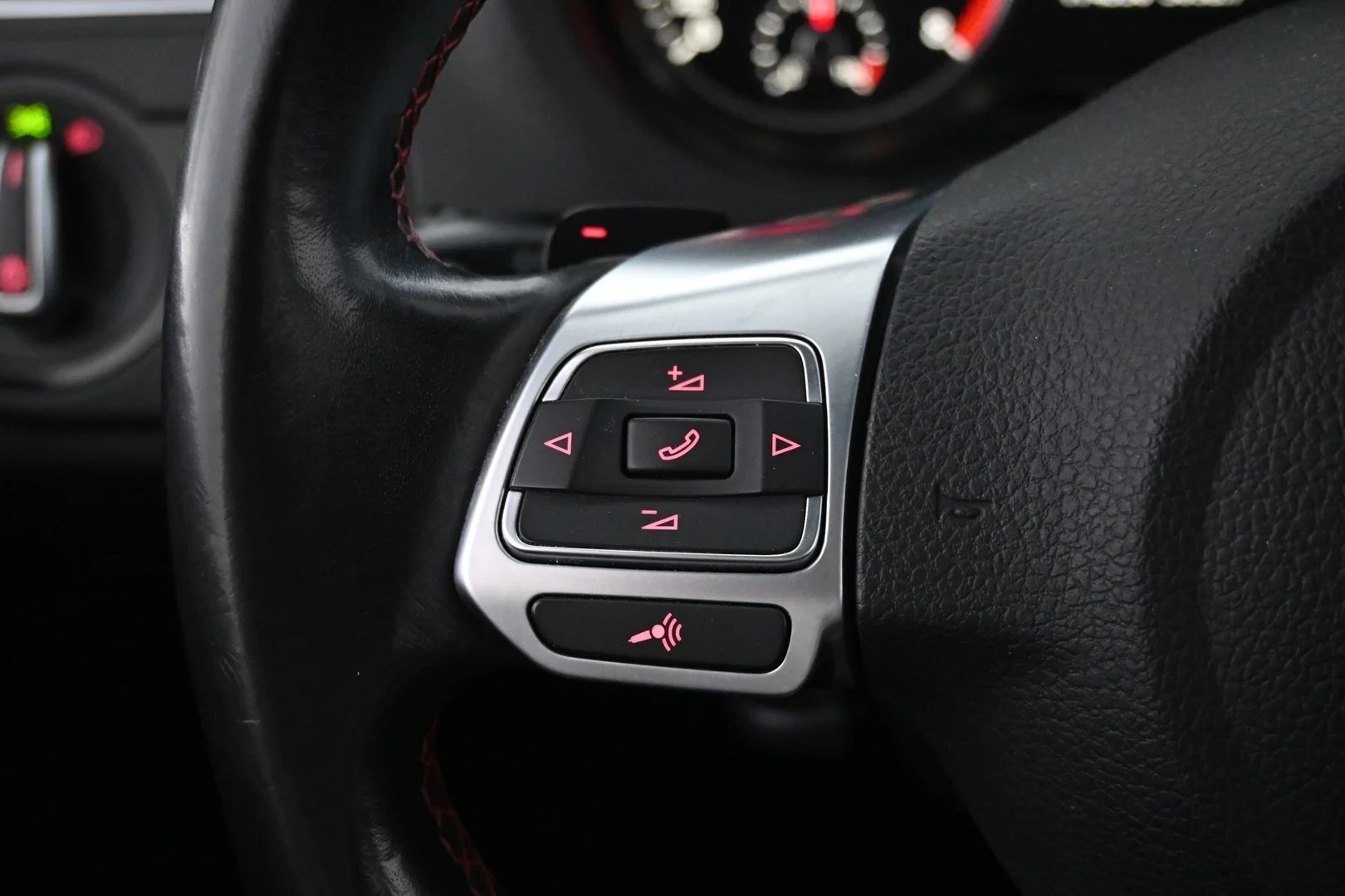 Car Image - 5nGQ3digkYcNo2KCEdI6tr