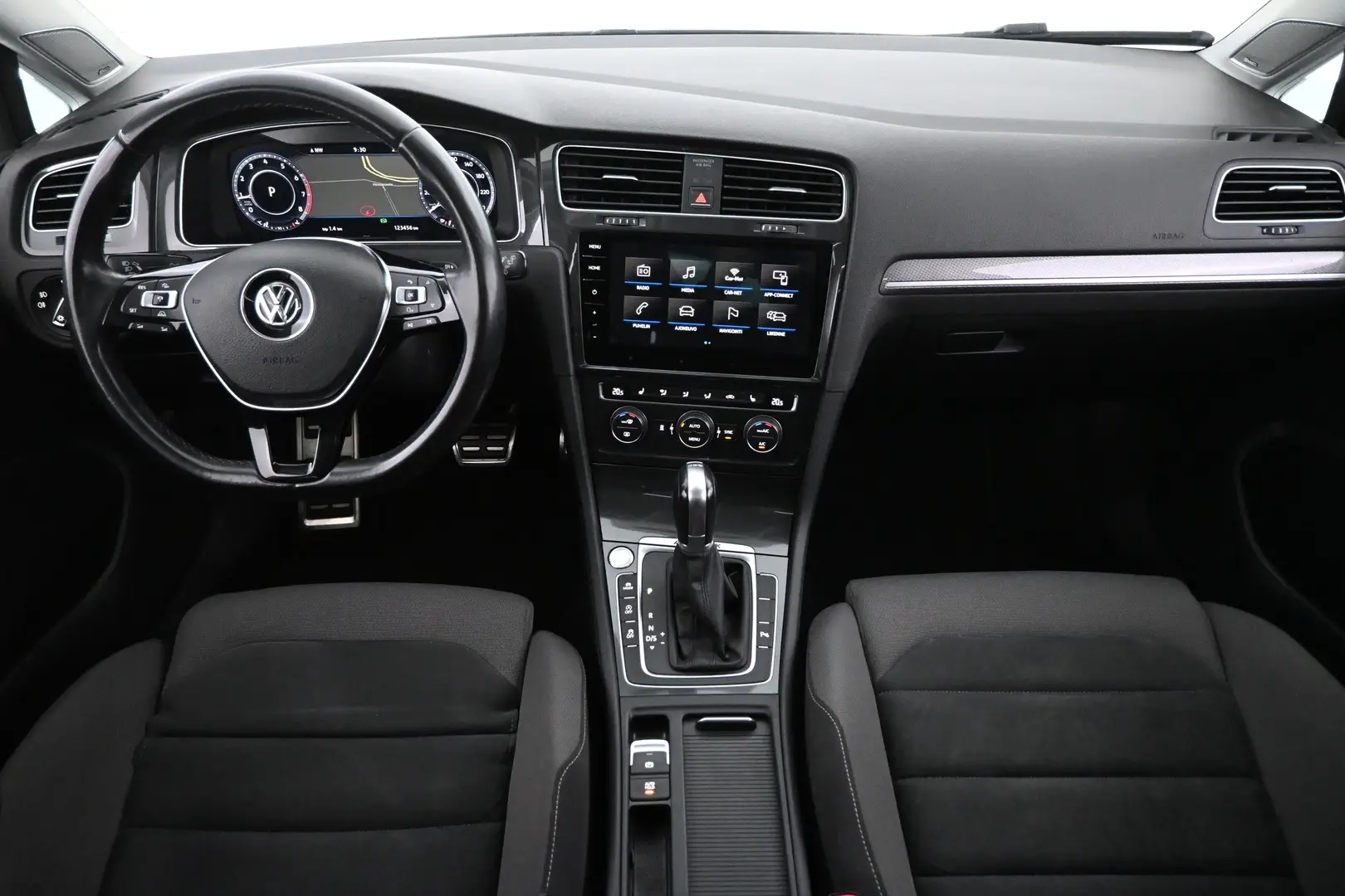 Car Image - 2Ci1aFuzDrb0JZcwJqEgKF